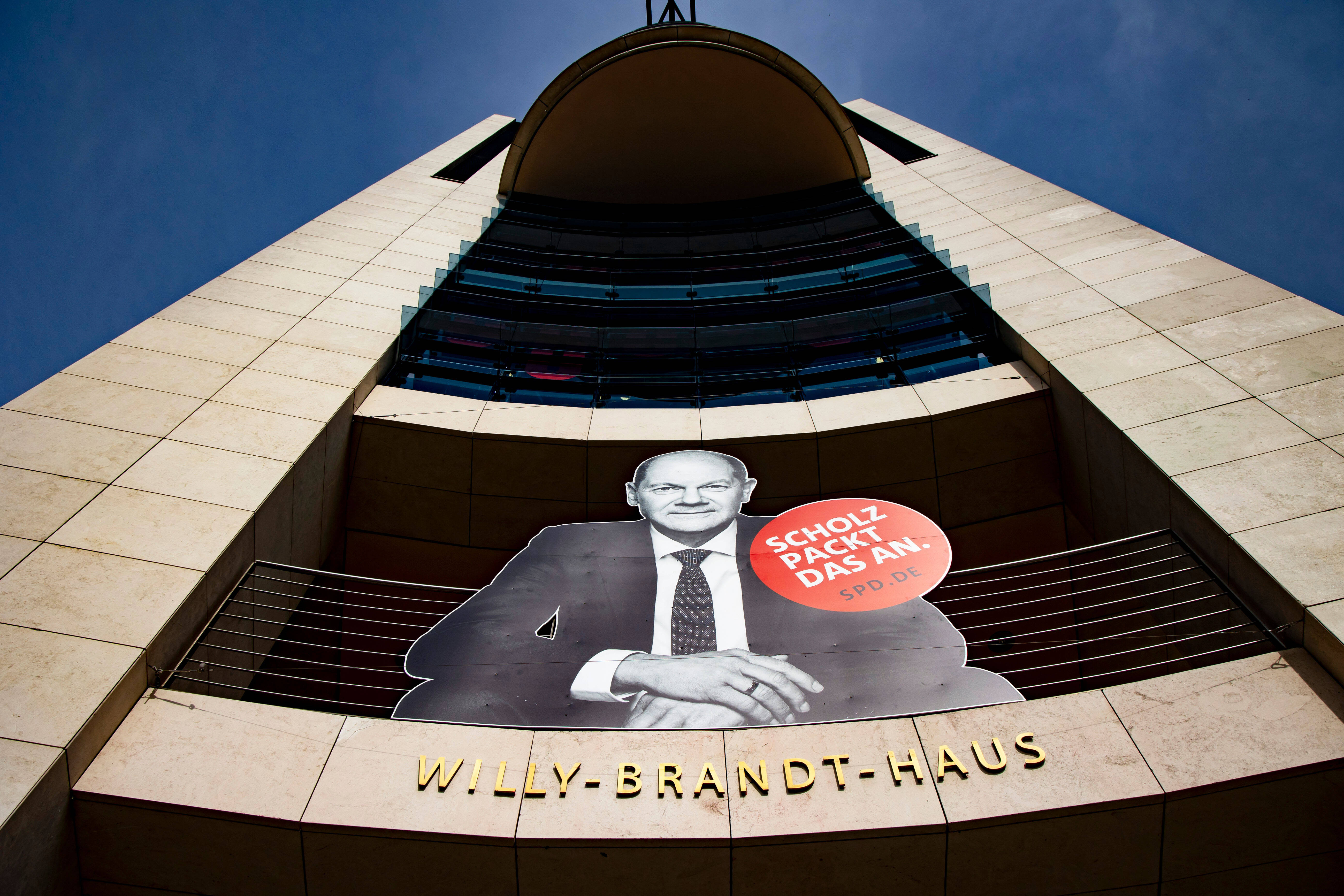 Im Willy-Brandt-Haus entwickelt sich Vorfreude auf die Sondierungsgespräche.