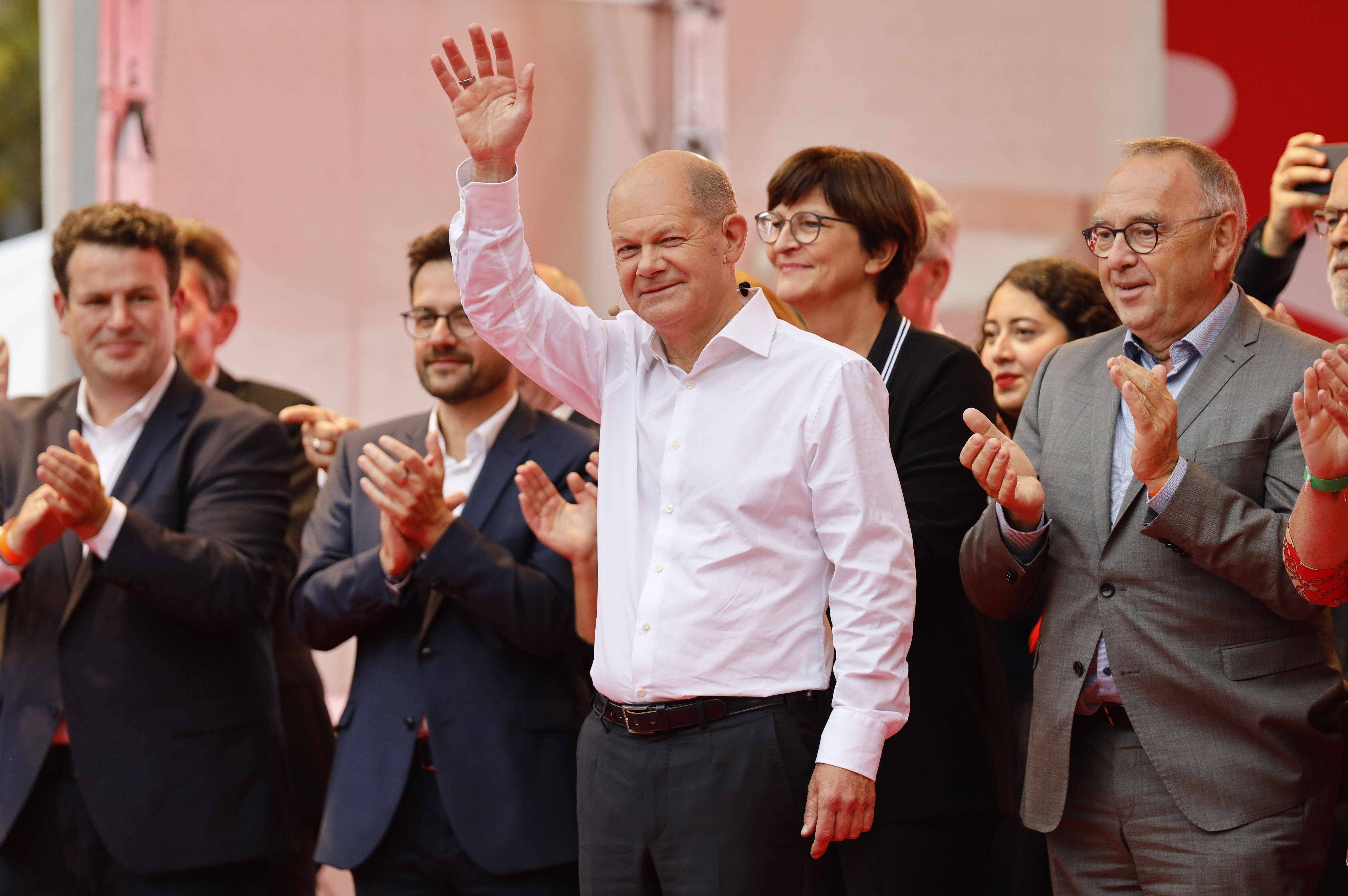 Wahlkampfabschluss in Köln am 24. September auf dem Heumarkt in Köln – mit Hubertus Heil (von links), Thomas Kutschaty, Olaf Scholz, Saskia Esken und Norbert Walter-Borjans.