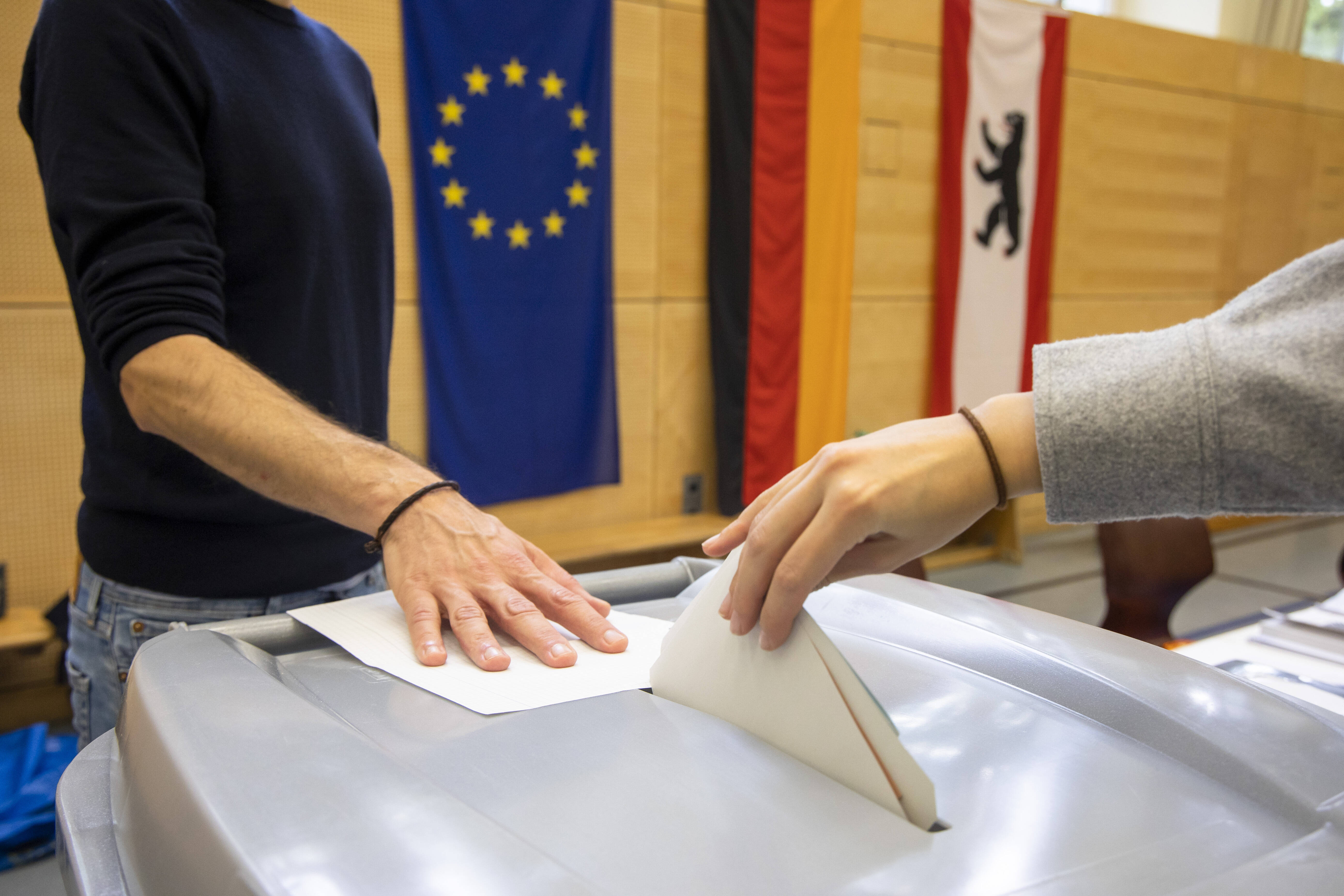 Schicksalstag der Demokratie: Alle vier Jahre entscheiden die Wähler*innen über die Zusammensetzung des Bundestages, der künftig deutlich verkleinert wird.