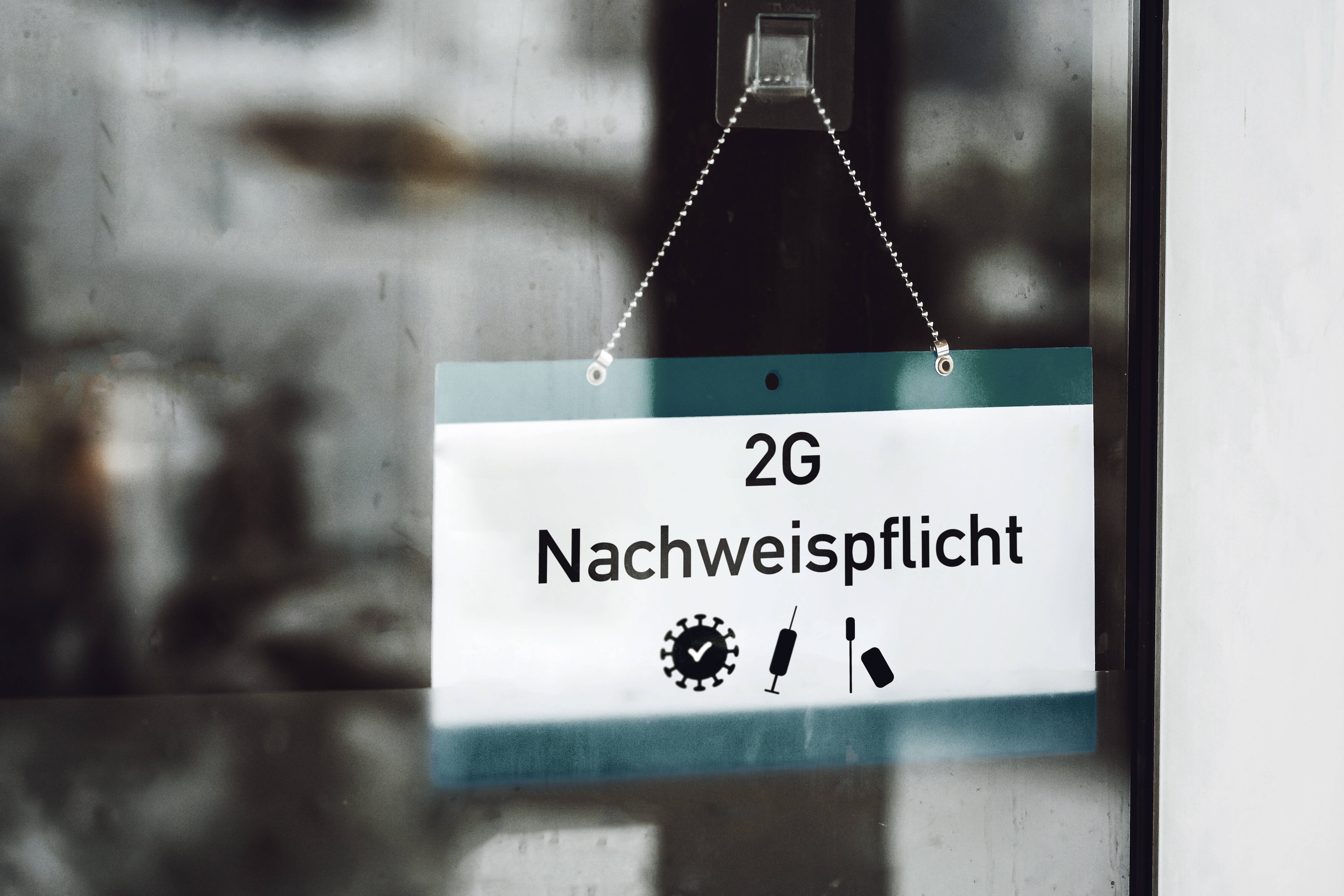 Mit 2G gegen die vierte Corona-Welle: In Regionen mit besonders hohen Inzidenzen soll der Zugang zu Restaurants und kultuerellen Einrichtungen künftig nur für Geimpfe und Genesene möglich sein.