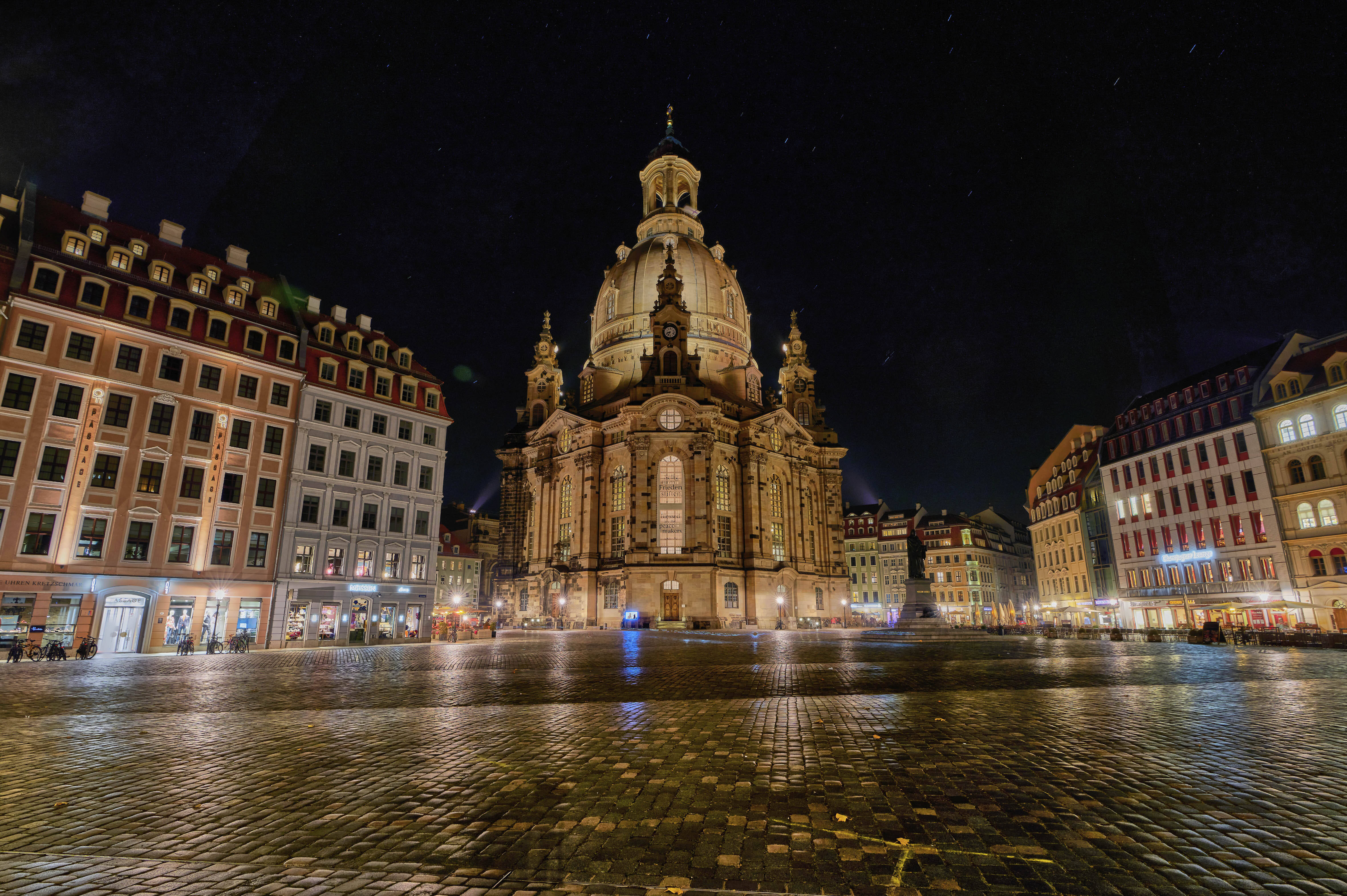Haltung zeigen! Am Samstag sollen auf dem Neumarkt hunderte Kerzen zur Erinnerung an die Dresdner Corona-Toten brennen.