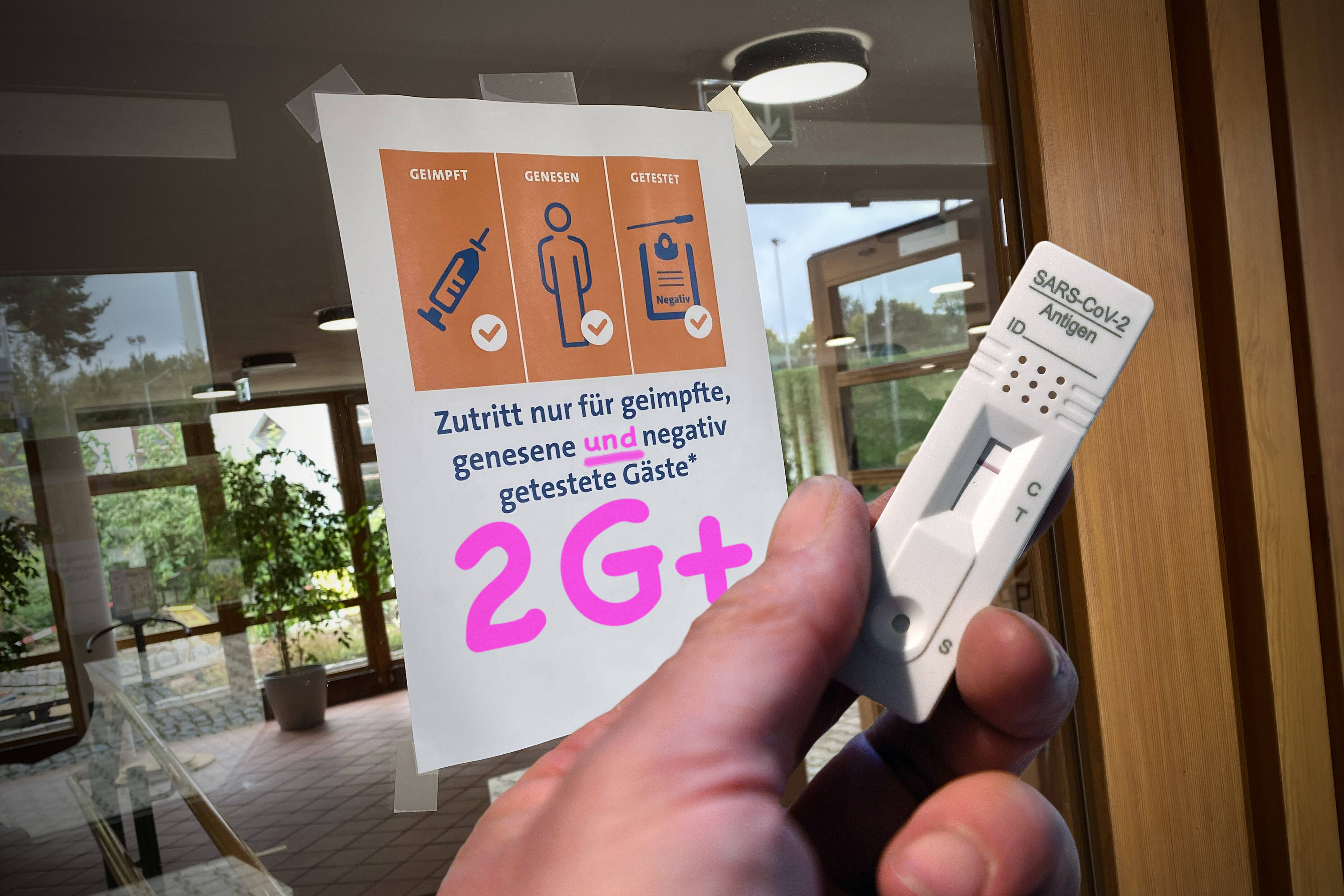 Für Geboosterte entfällt künftig die Testpflicht.
