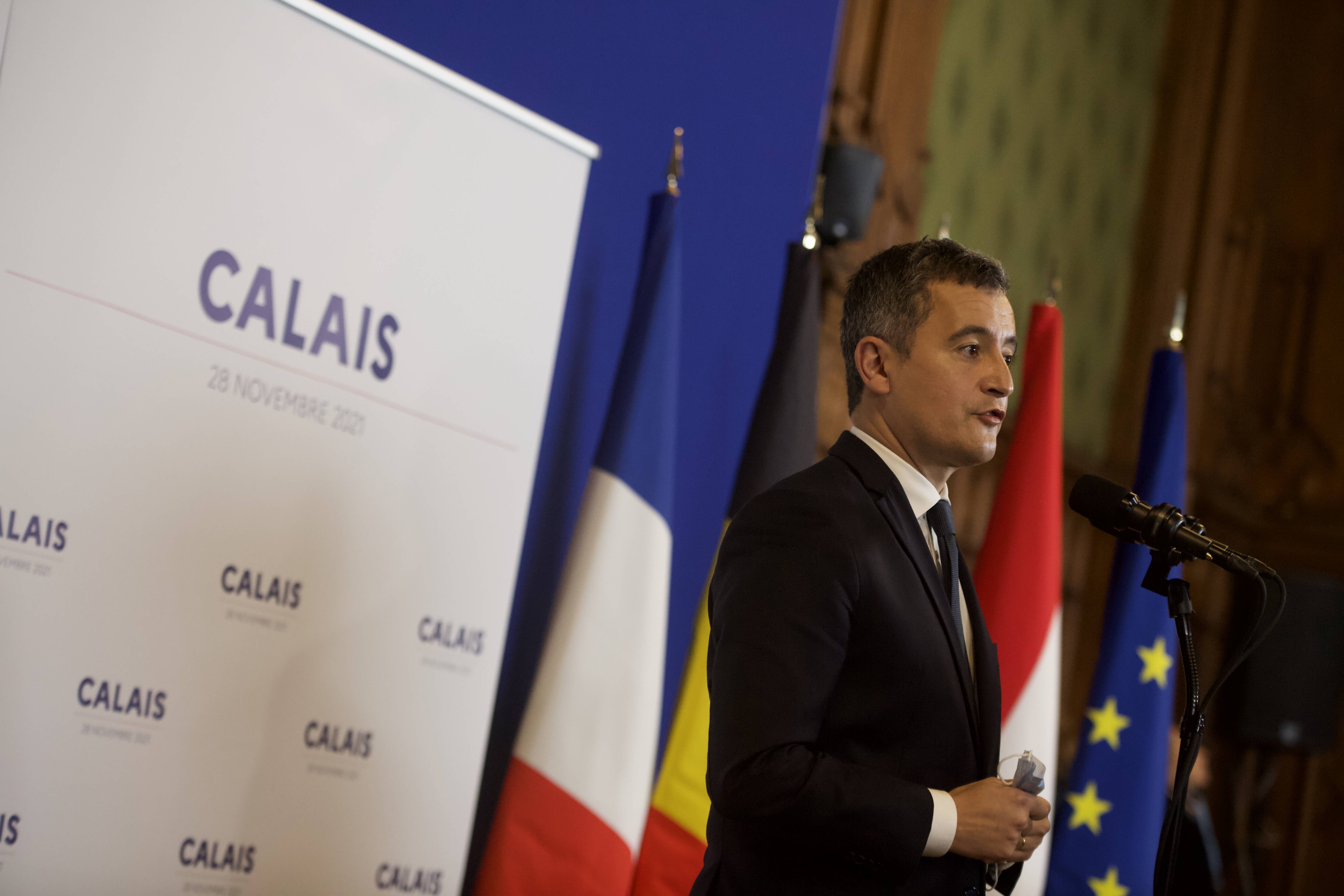 Harte Kritik an Großbritannien: Frankreichs Innenminister Gerald Darmanin am 28. November 2021 nach dem Treffen mit seinen EU-Amtskolleg*innen in Calais.