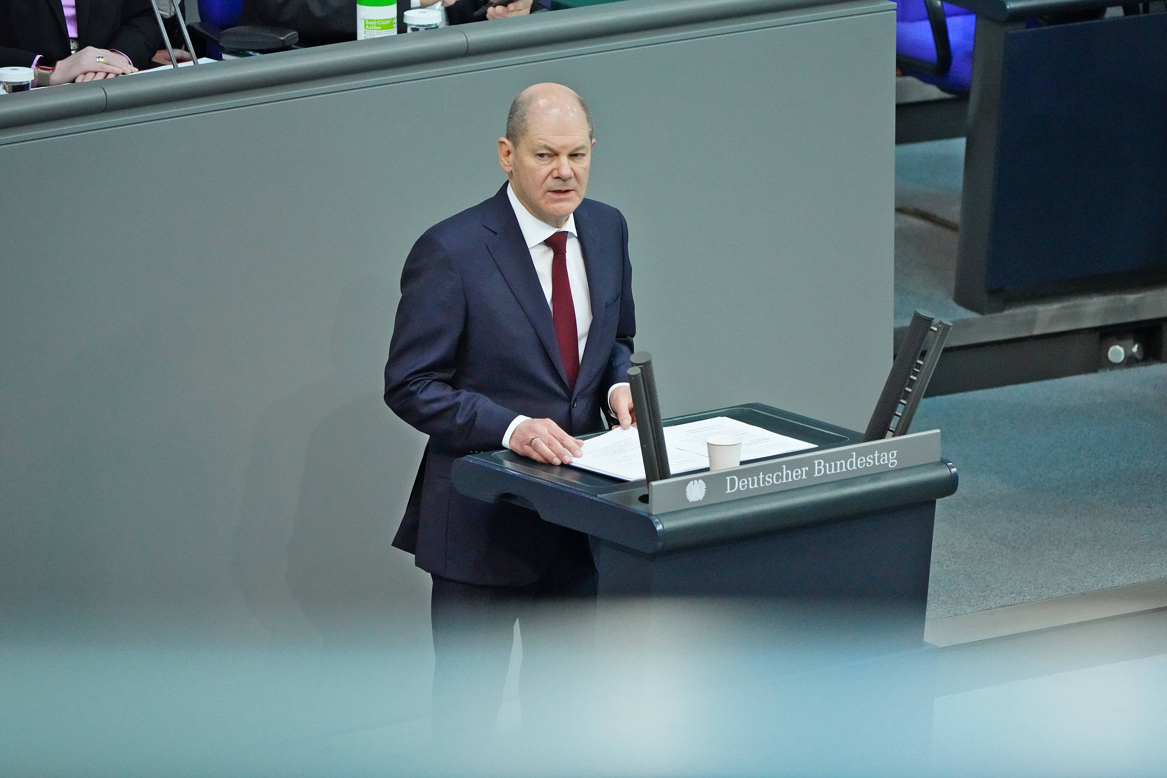Olaf Scholz bei seiner Regierungserklärung zum Krieg in der Ukraine im Bundestag.