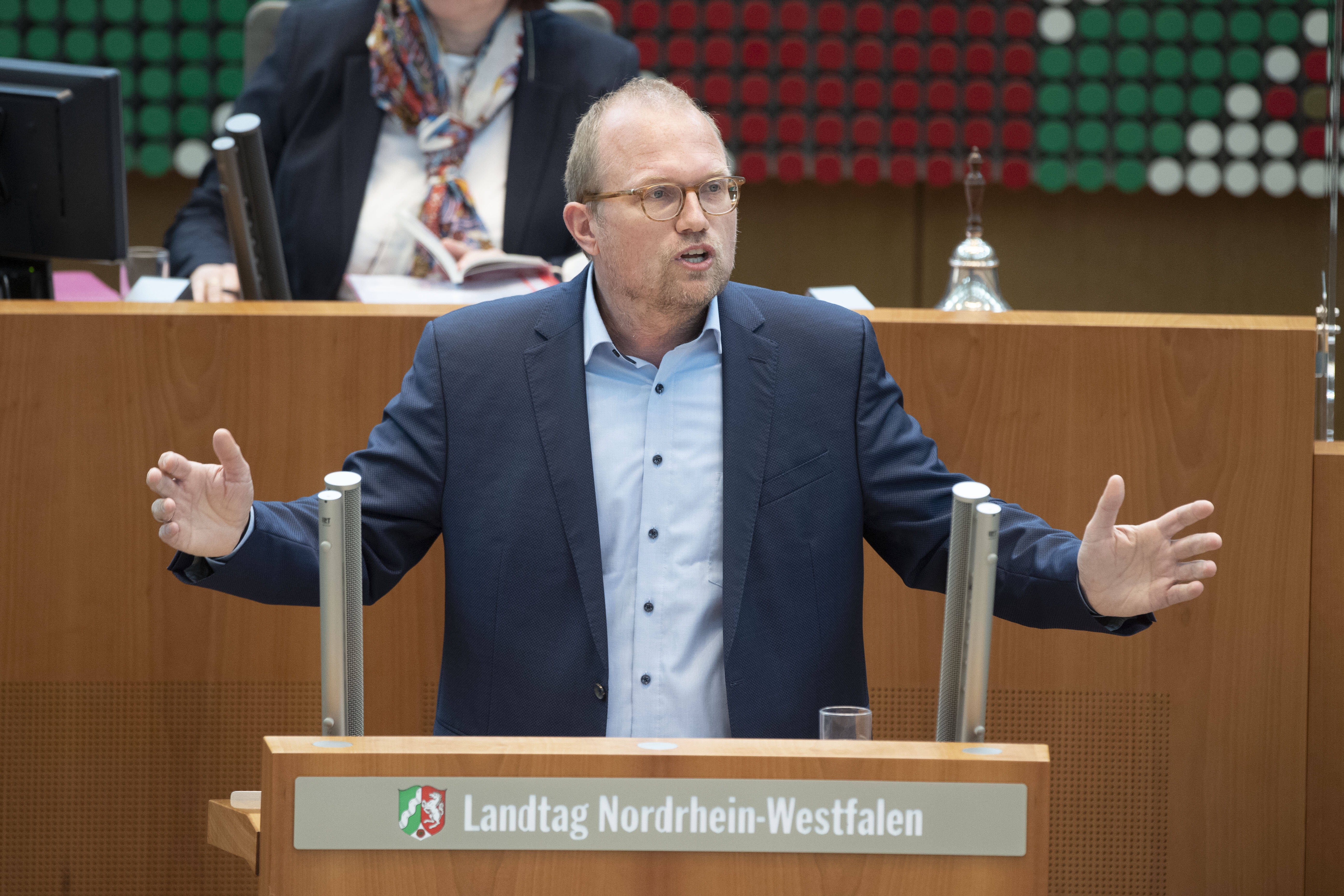 Im ersten Wahlgang die nötige absolute Mehrheit: Jochen Ott ist neuer SPD-Fraktionschef im Landtag in NRW.