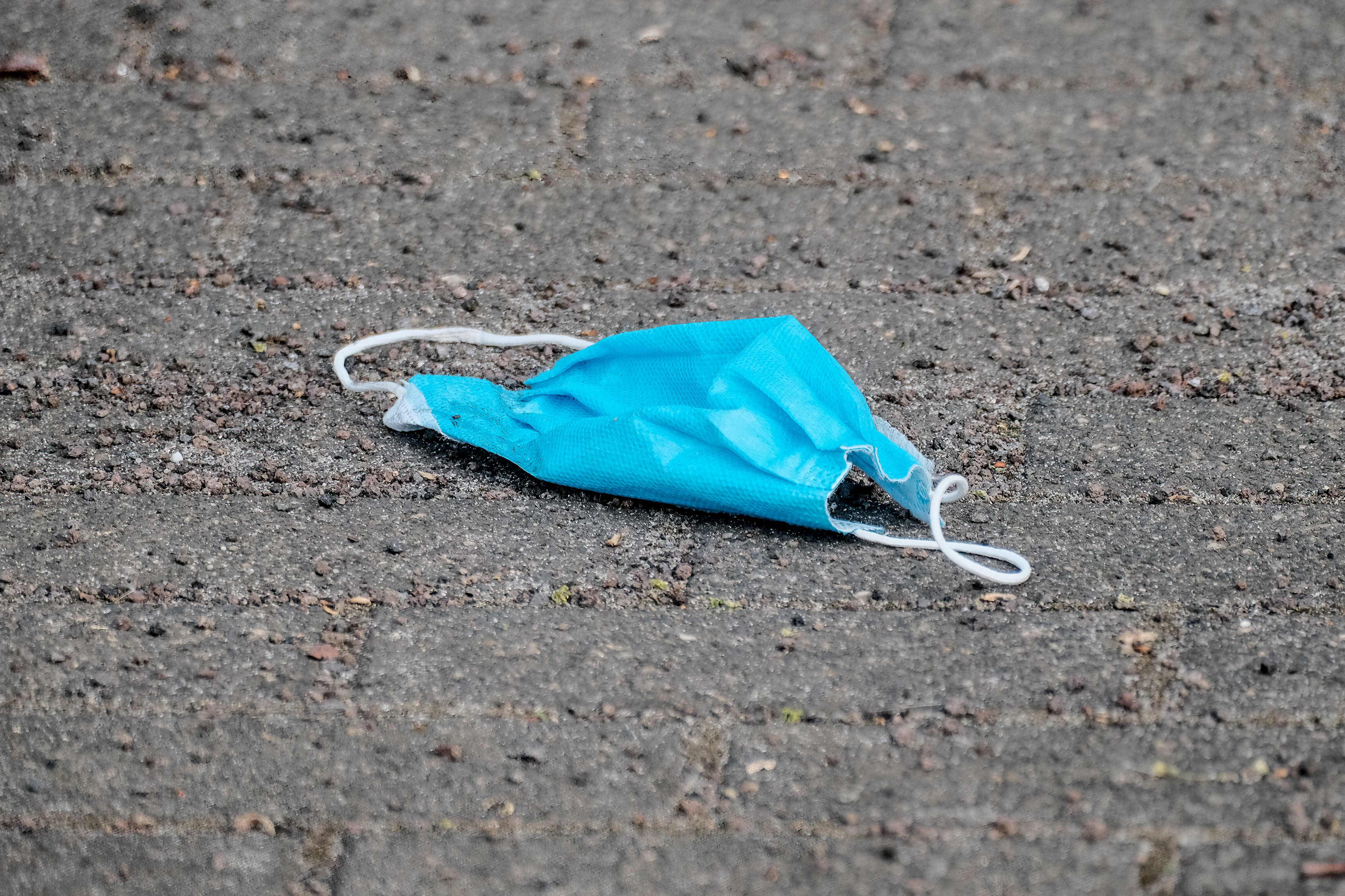 Masken schützen vor Corona – wenn sie richtig getragen werden. Zu diesem Ergebnis kommt der Sachverständigenrat in seiner Evaluation der Schutzmaßnahmen.