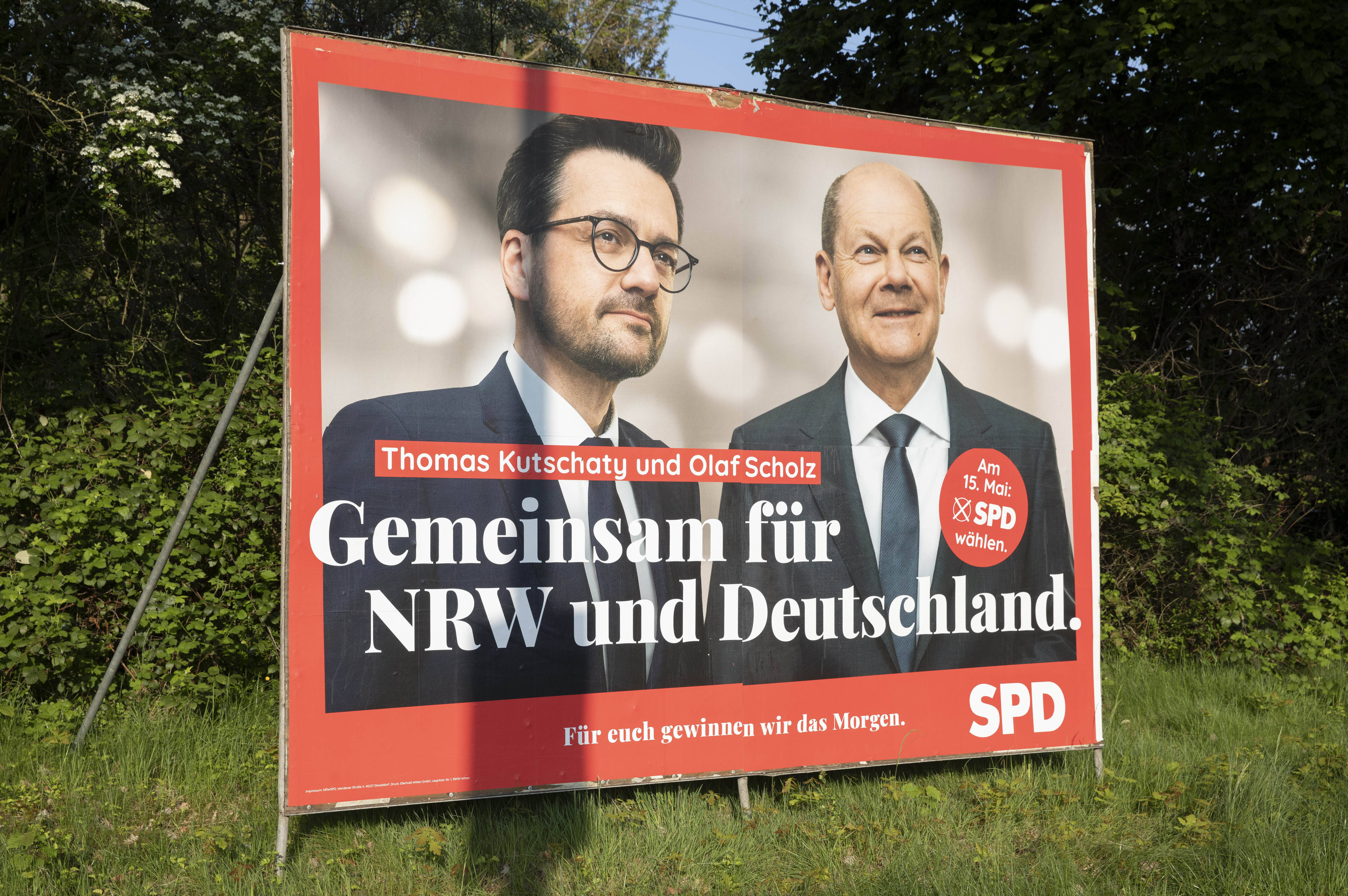 Direkter Zugang zum Kanzleramt: Bundeskanzler Olaf Scholz wirbt für Thomas Kutschaty auf einem gemeinsamen Plakat.