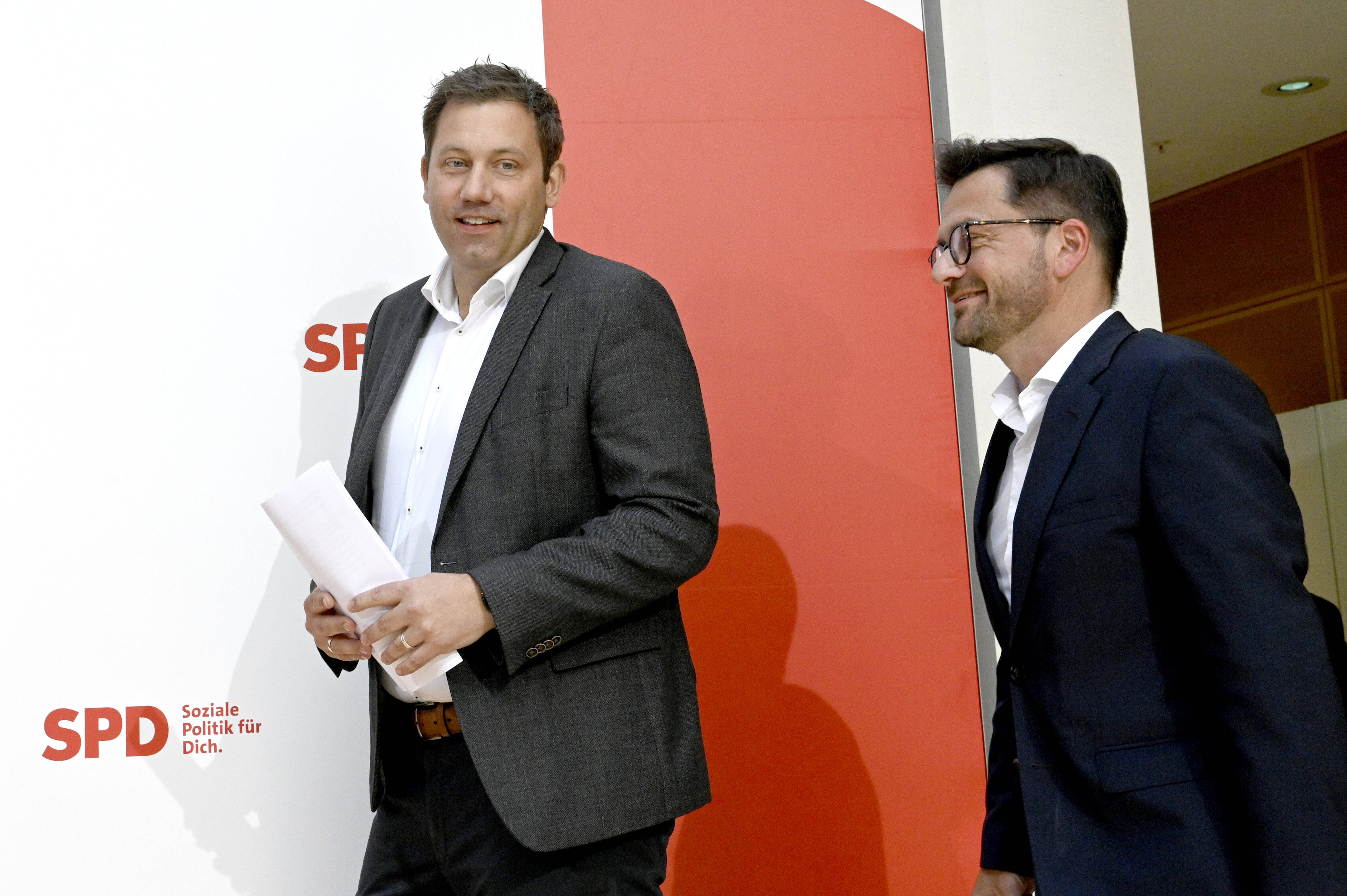 Schwerpunkte setzen und deutlicher kommunizieren: Lars Klingbeil (l.) und Thomas Kutschaty wollen Lehren aus dem Abschneiden der SPD bei der Landtagswahl in Nordrhein-Westfalen ziehen.