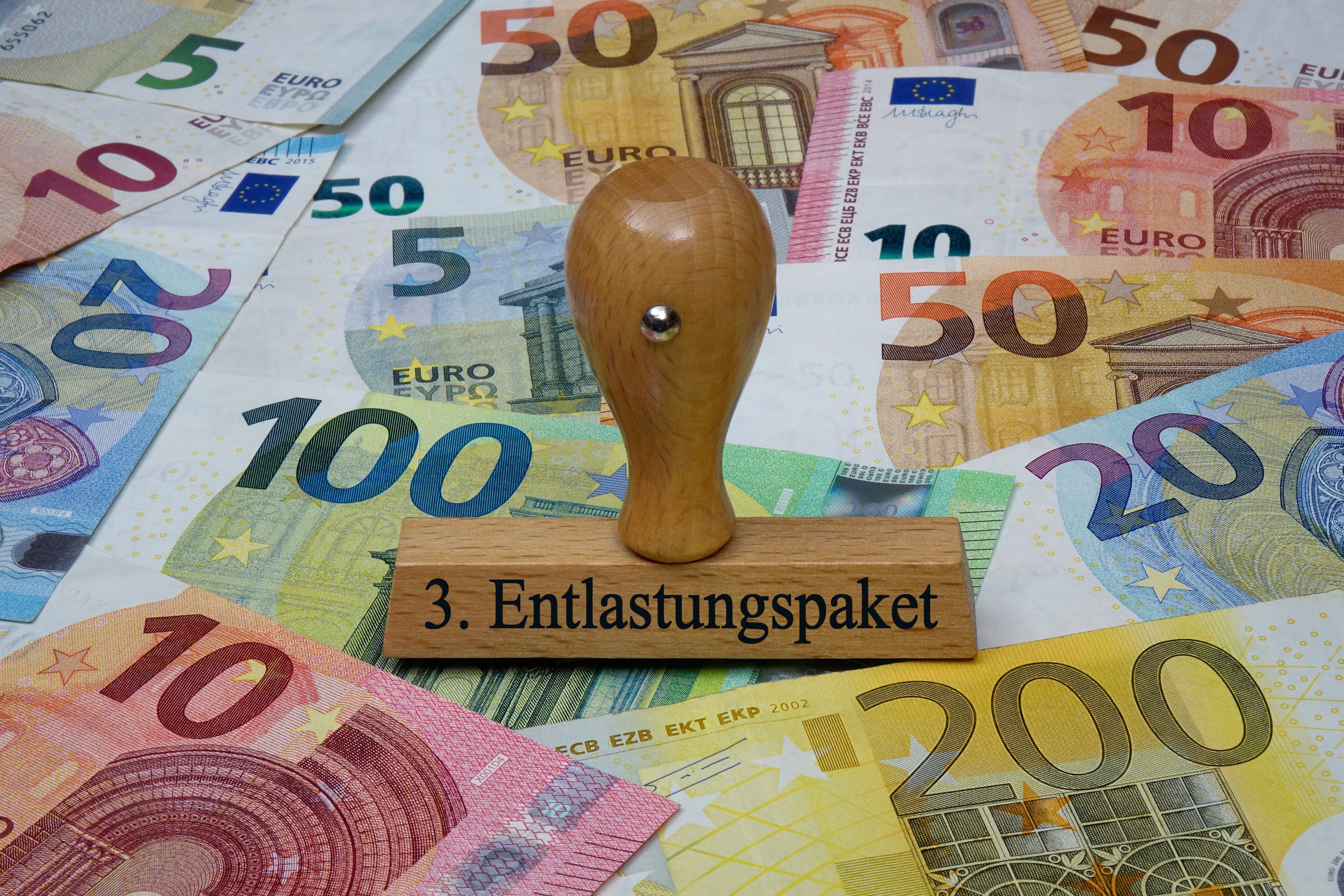 Vom dritten Entlastungspaket profitieren auch Rentner*innen und Studierende direkt.
