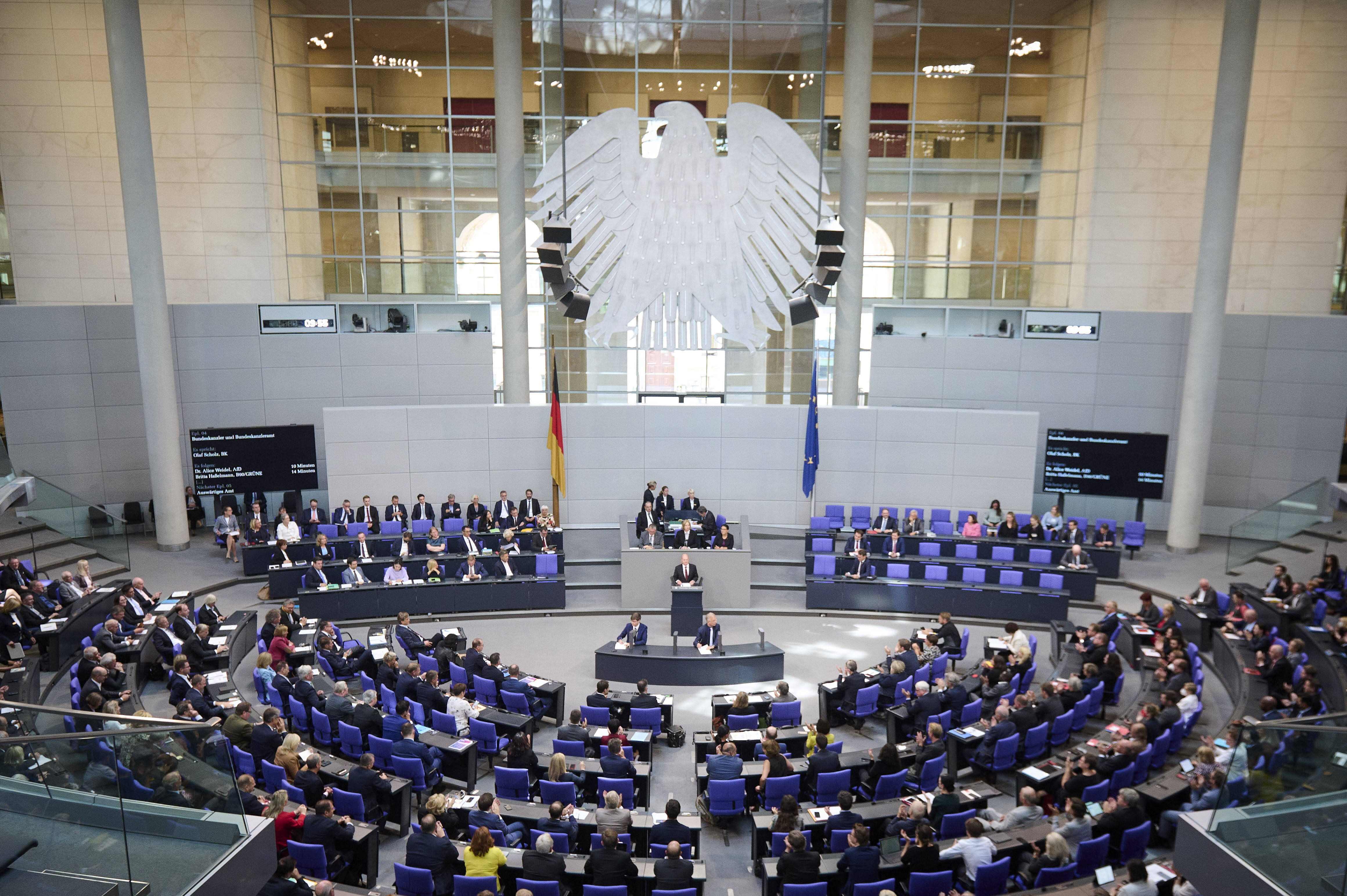 Laut Katja Mast sitzen in der SPD-Bundestagsfraktion viele starke Frauen. Sie und Annika Klose sind zwei davon.