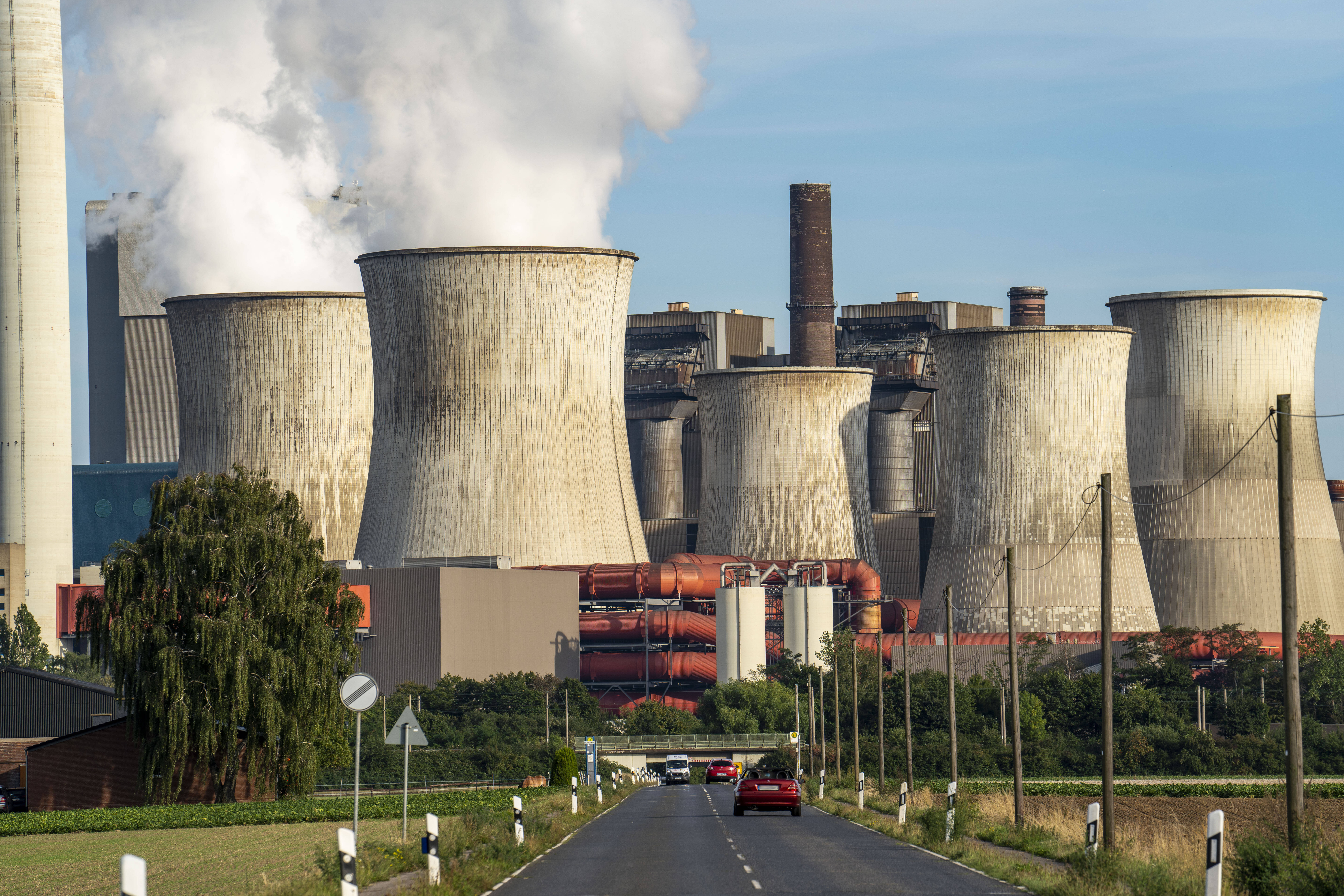 Soll länger am Netz bleiben: Das Braunkohlekraftwerk Niederaußem.