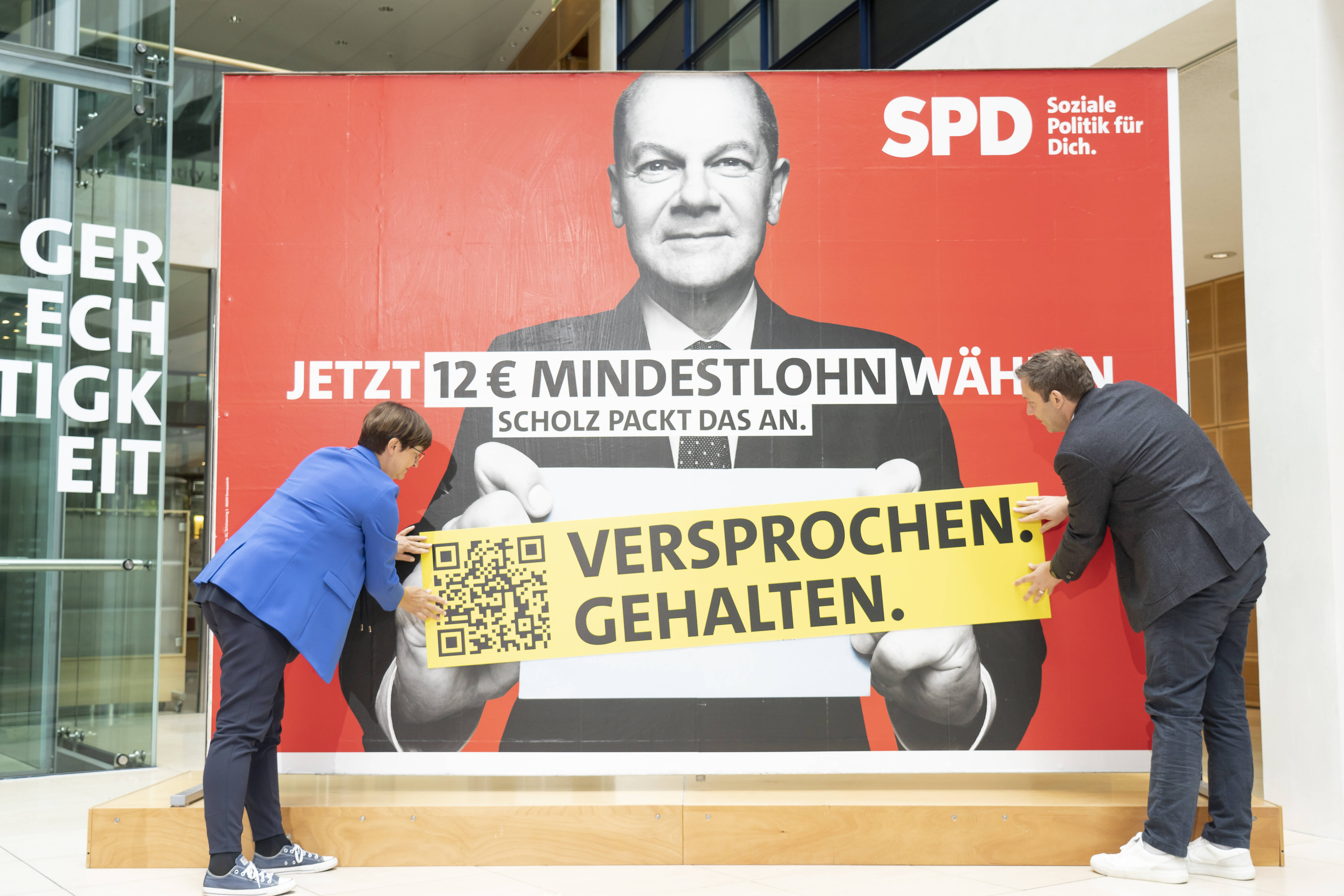 Plakataktion der SPD im vergangenen Jahr: Die Erhöhung des Mindestlohns war ein wichtiger Schritt, um Ungerechtigkeit zu bekämpfen.