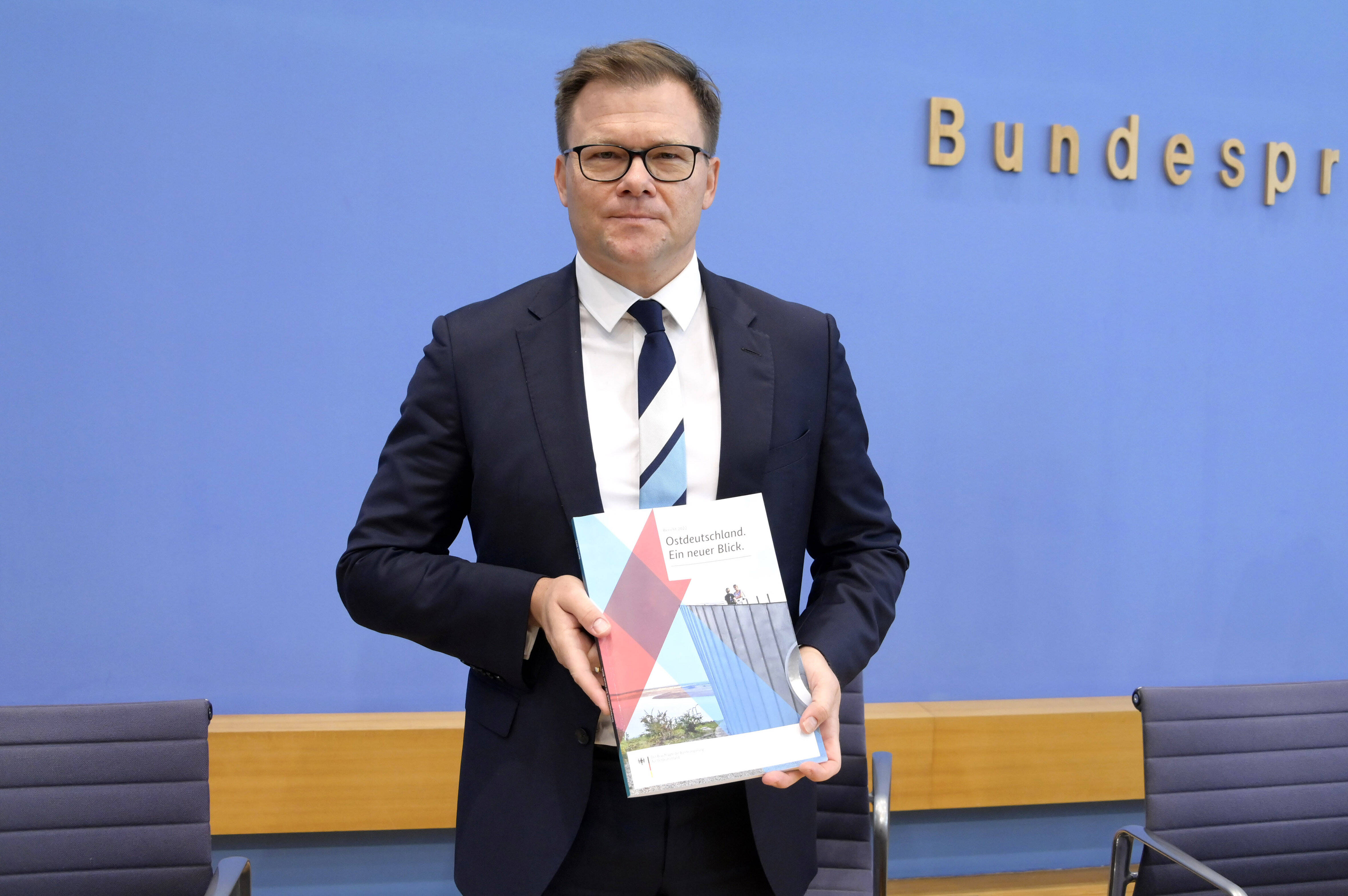 Ostbeauftragter Carsten Schneider: „Wir zeigen einen neuen, realistischeren Blick auf Ostdeutschland.“