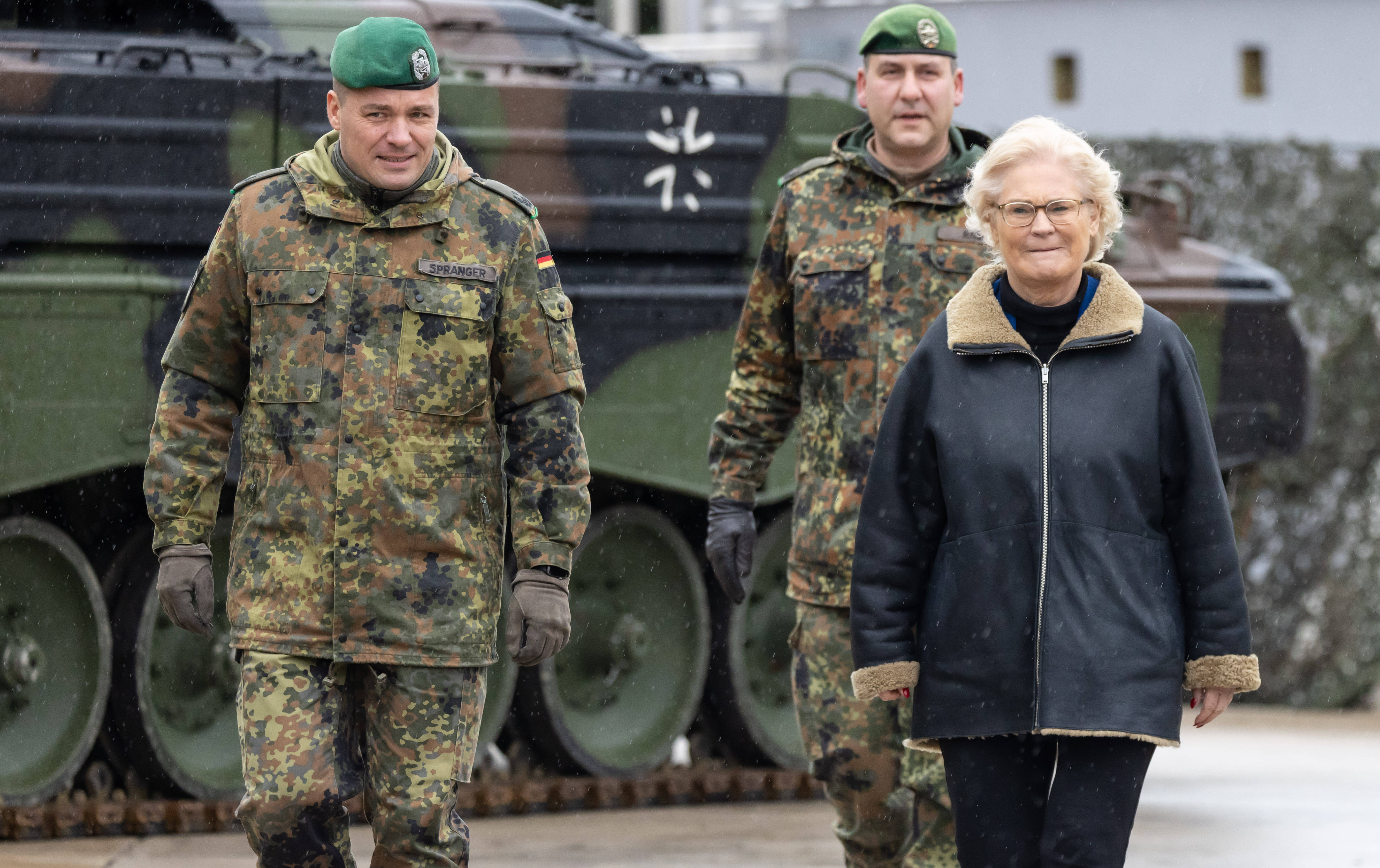 Bundesverteidigungsministerin Christine Lambrecht bei einem ihrer letzten offiziellen Termine: Am 12.01.2023 besuchte sie die Panzergrenadierbrigade 37 Freistaat Sachsen.