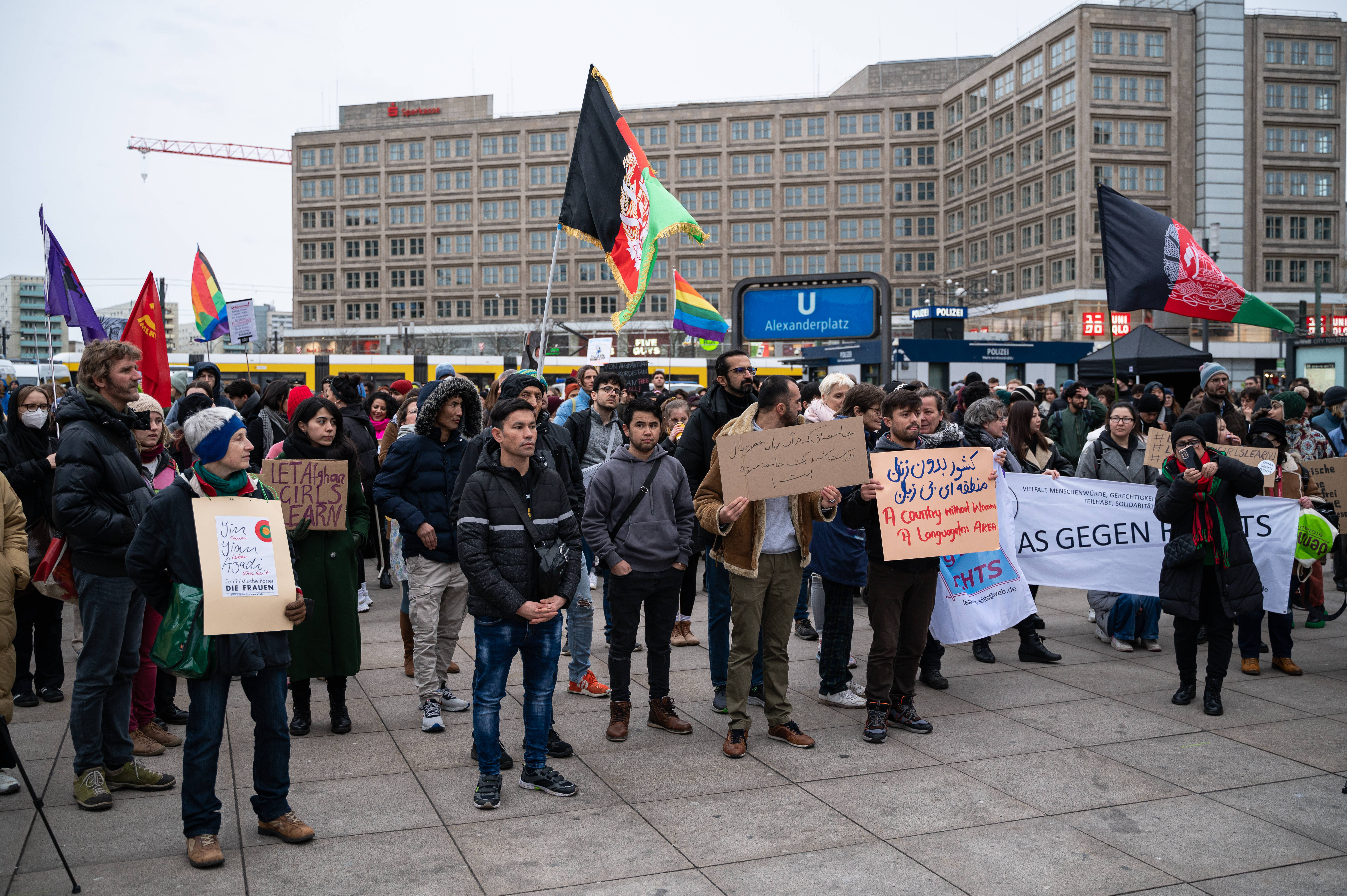 Solidarität mit Afghanistan: Das fordern Demonstrierende in Berlin angesichts der zunehmenden Unterdrückung der Menschen durch die Taliban am 14.01.2023