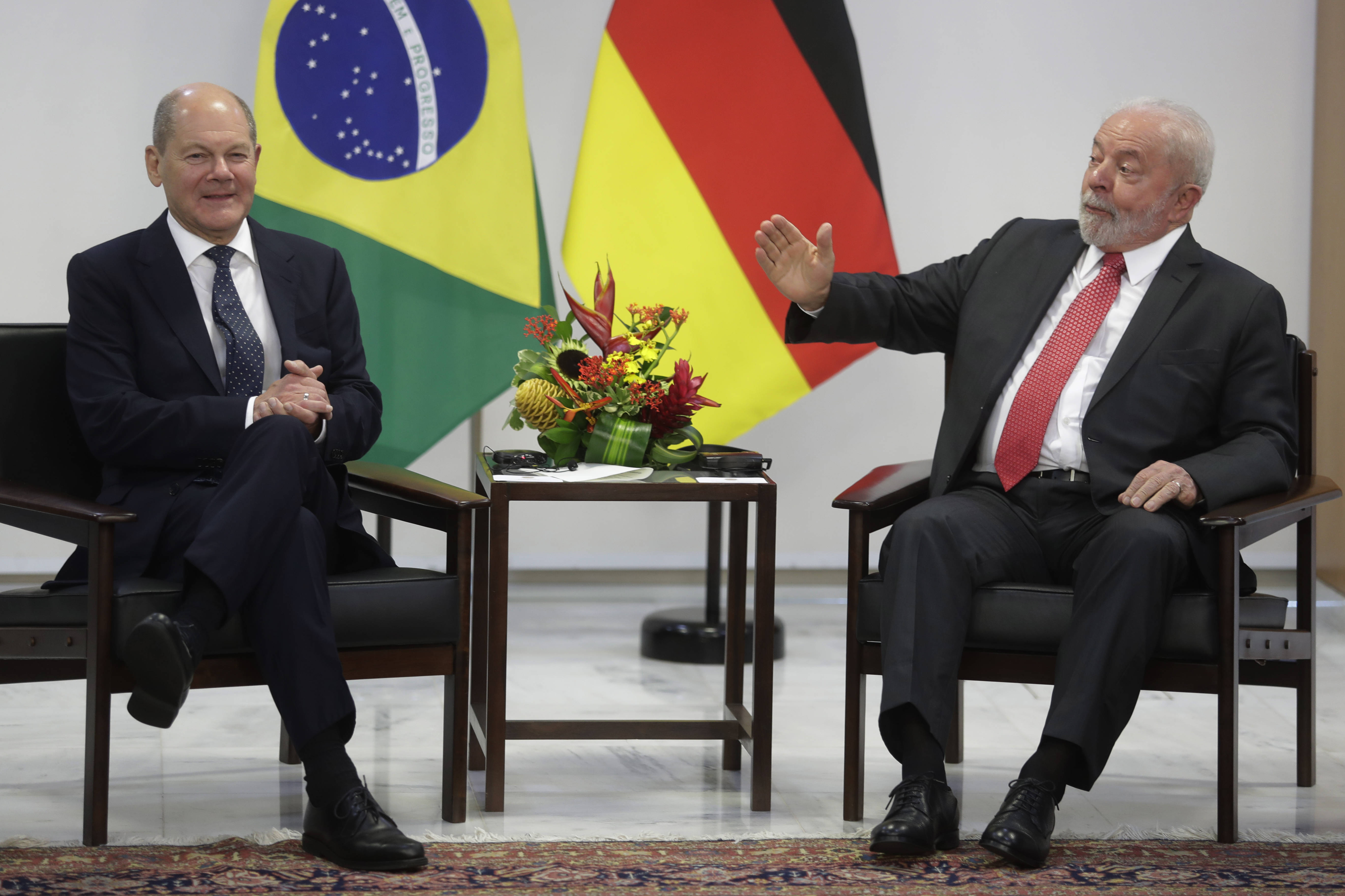 Bundeskanzler Olaf Scholz beim gemeinsamen Gespräch mit dem brasilianischen Präsidenten Lula da Silva in Brasilia.