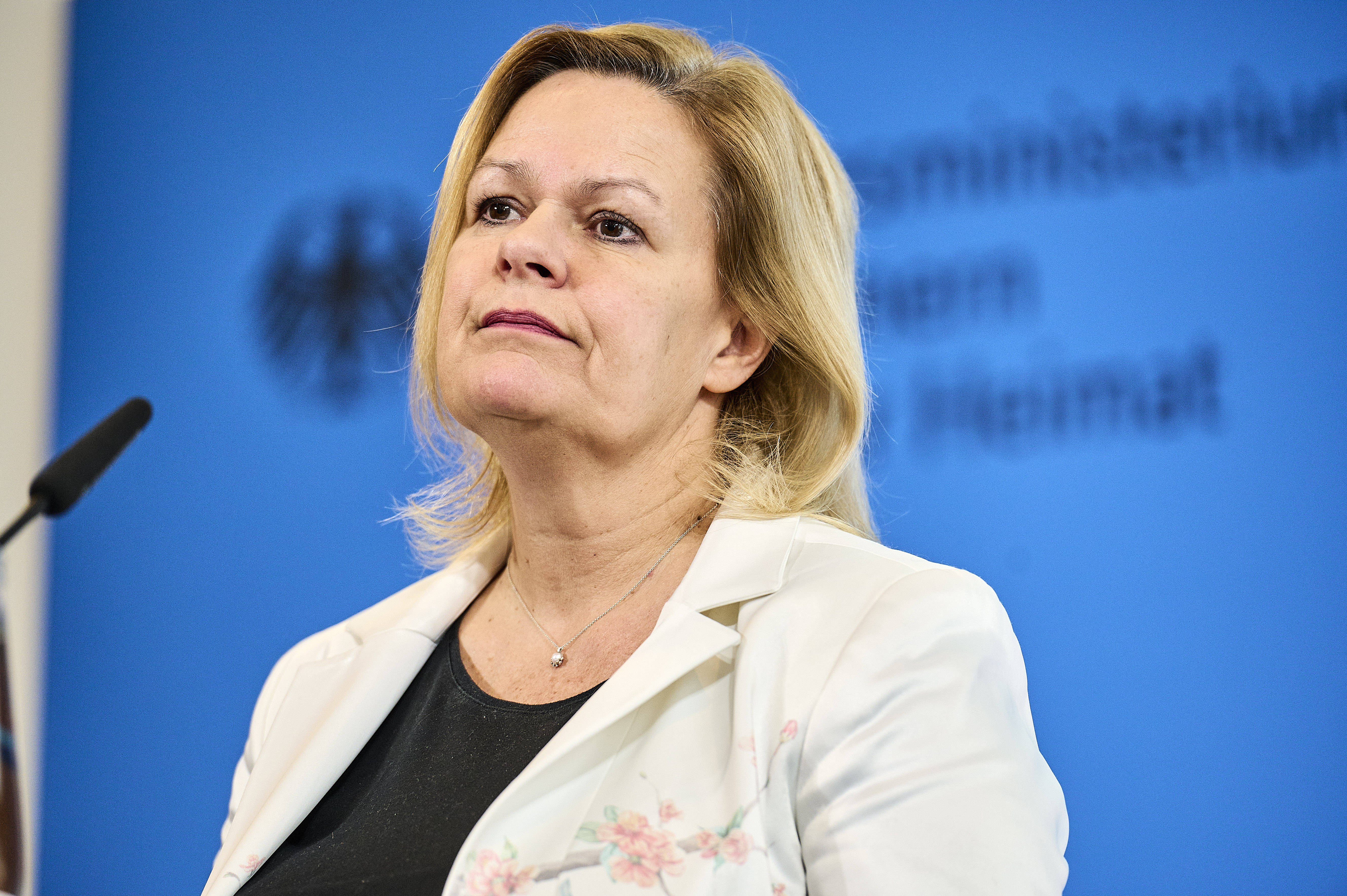 Bundesinnenministerin Nancy Faeser hat das Verbot der Neonazi-Gruppierung „Hammerskins“ begründet.