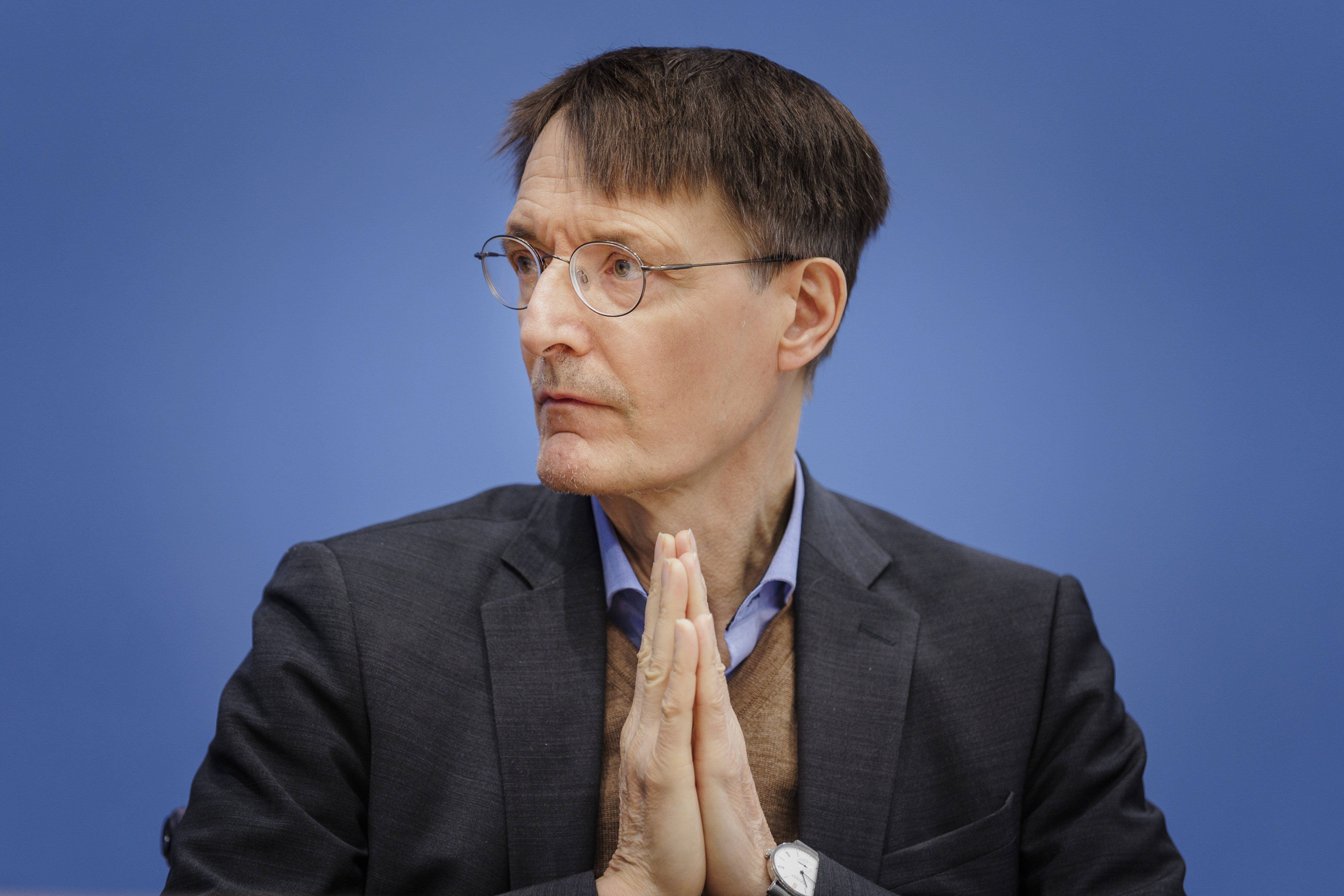 Bundesgesundheitsminister Karl Lauterbach (SPD) bei der Vrostellung der Pflegereform in der Bundespressekonferenz in Berlin