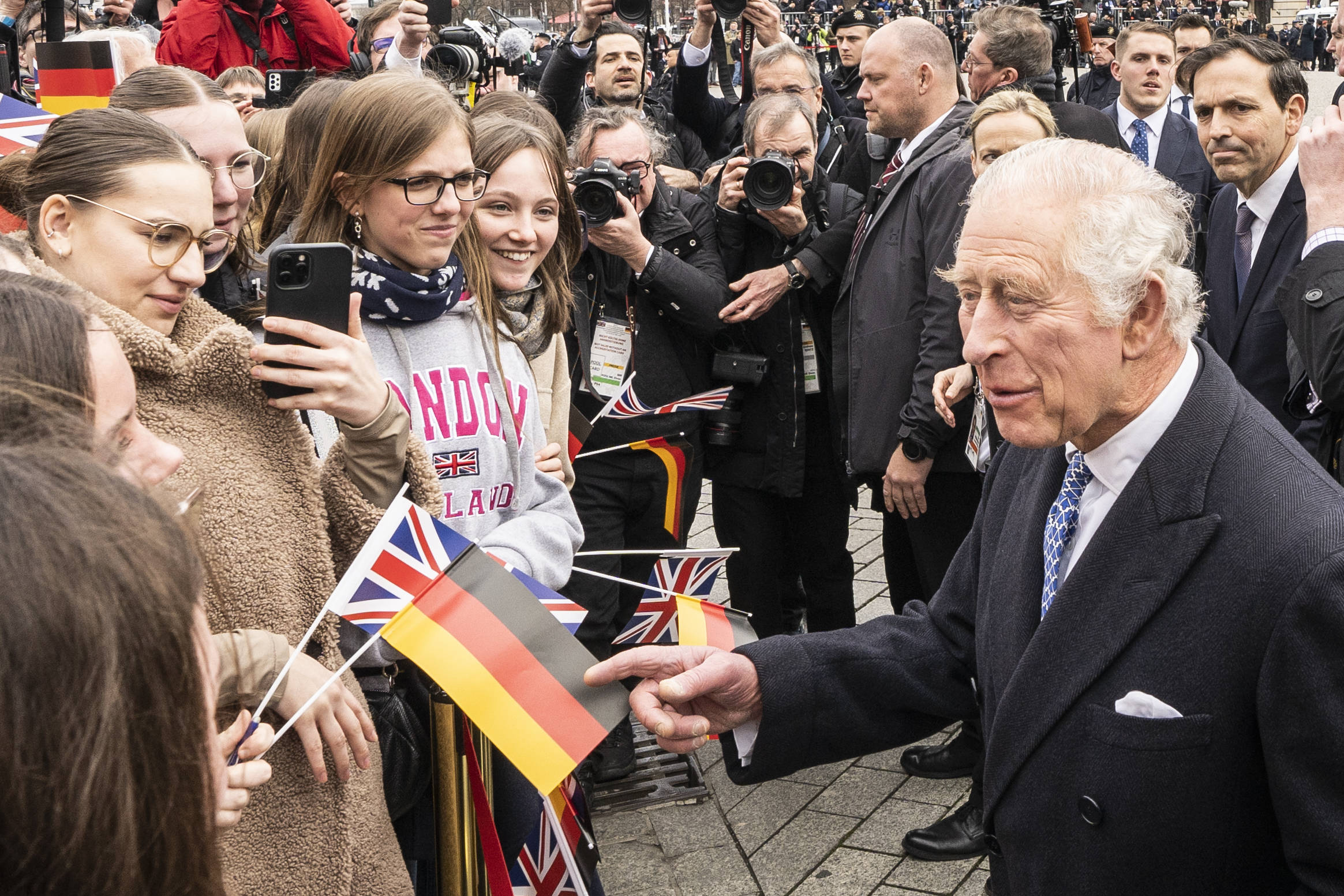 Am Mittwoch wurde König Charles III. am Brandenburger Tor empfangen. Am Donnerstag wird er vor dem Bundestag sprechen.
