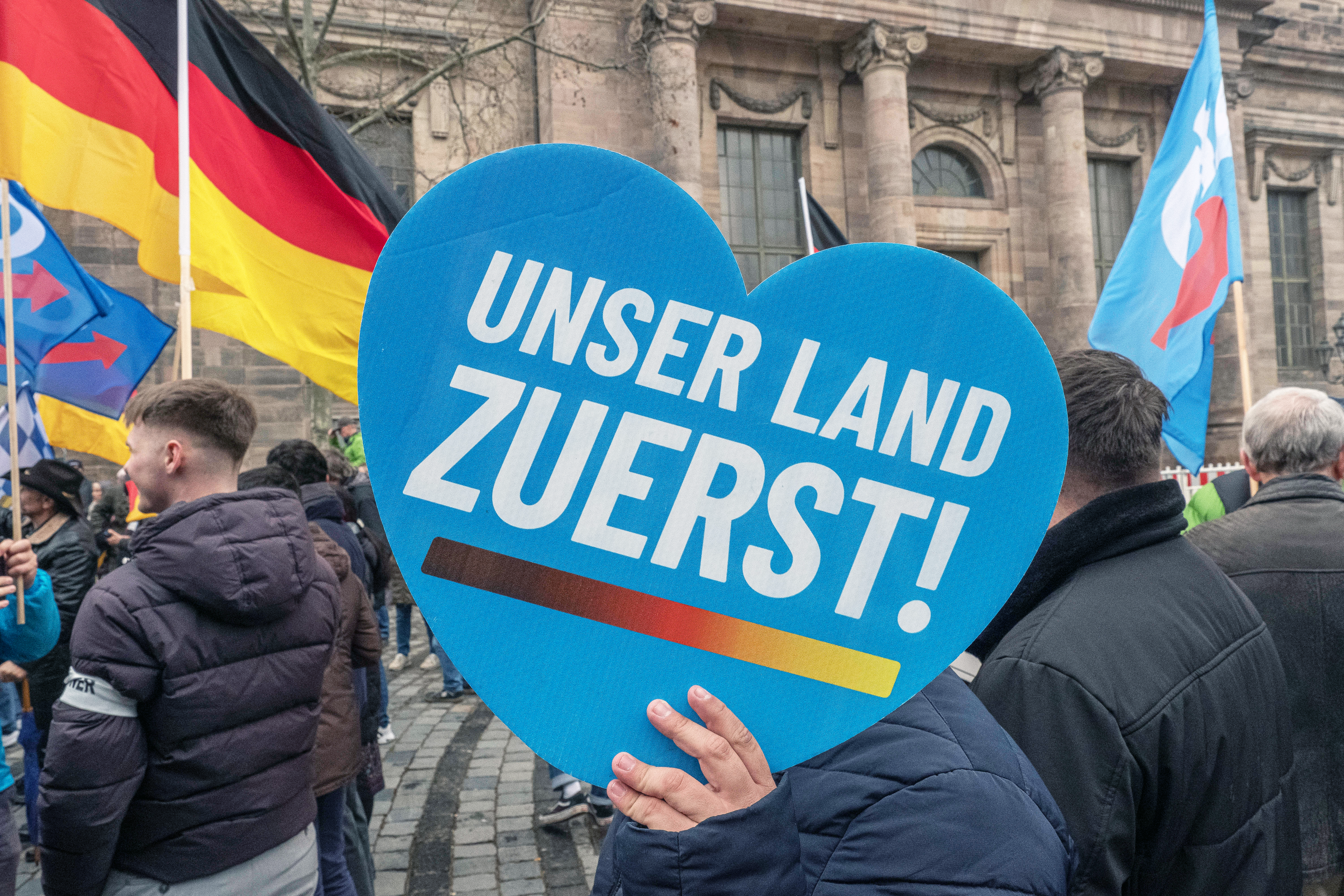 AfD-Demonstration in Nürnberg: Es gibt einen Zusammenhang zwischen dem Grad der Verunsicherung im Land und der Zustimmung zur AfD, meint der Politikberater Johannes Hillje.