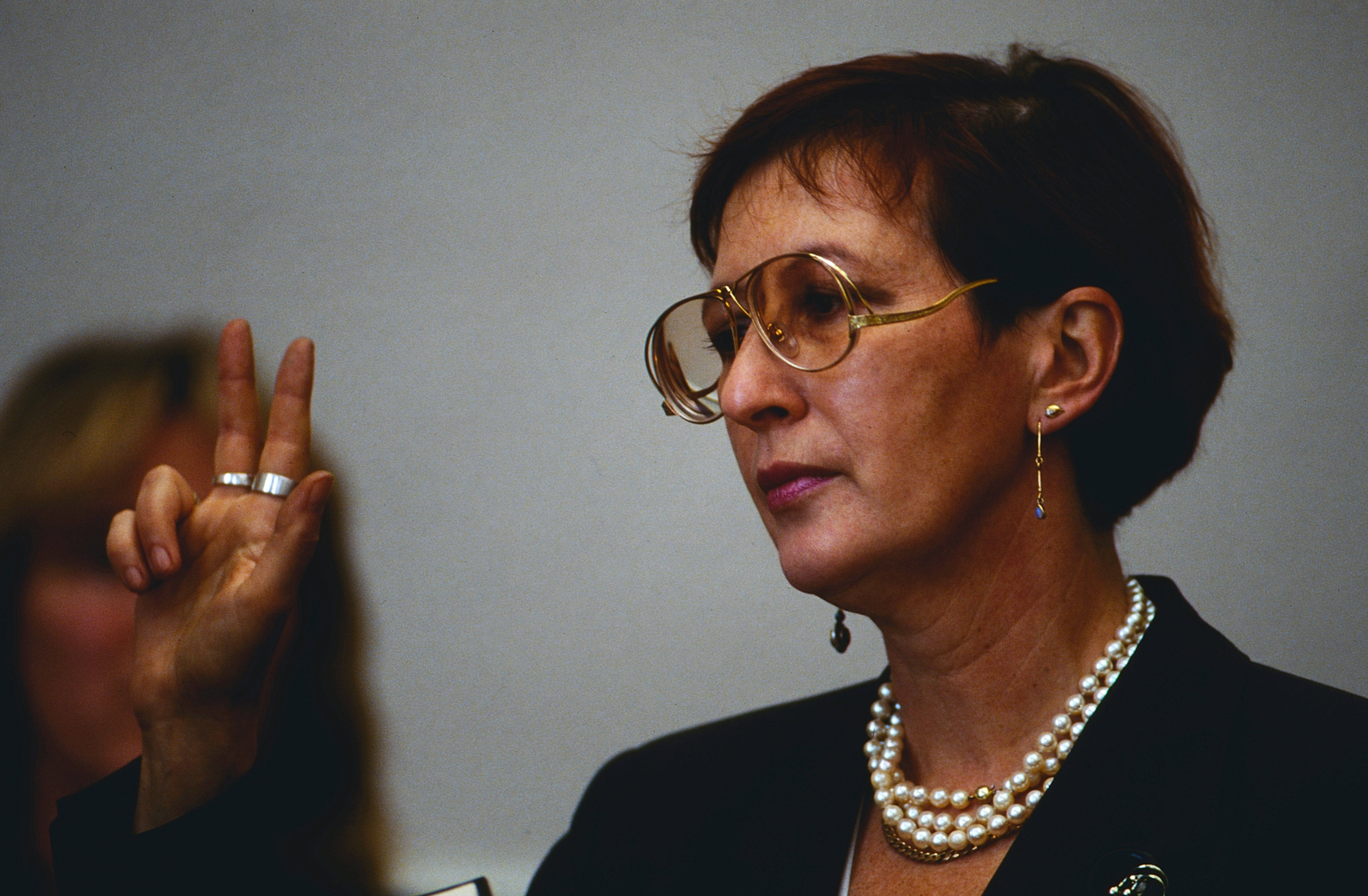 Vereidigung im Kieler Landhaus: Am 19. Mai 1993 wurde Heide Simonis erste Ministerpräsidentin in Deutschland.
