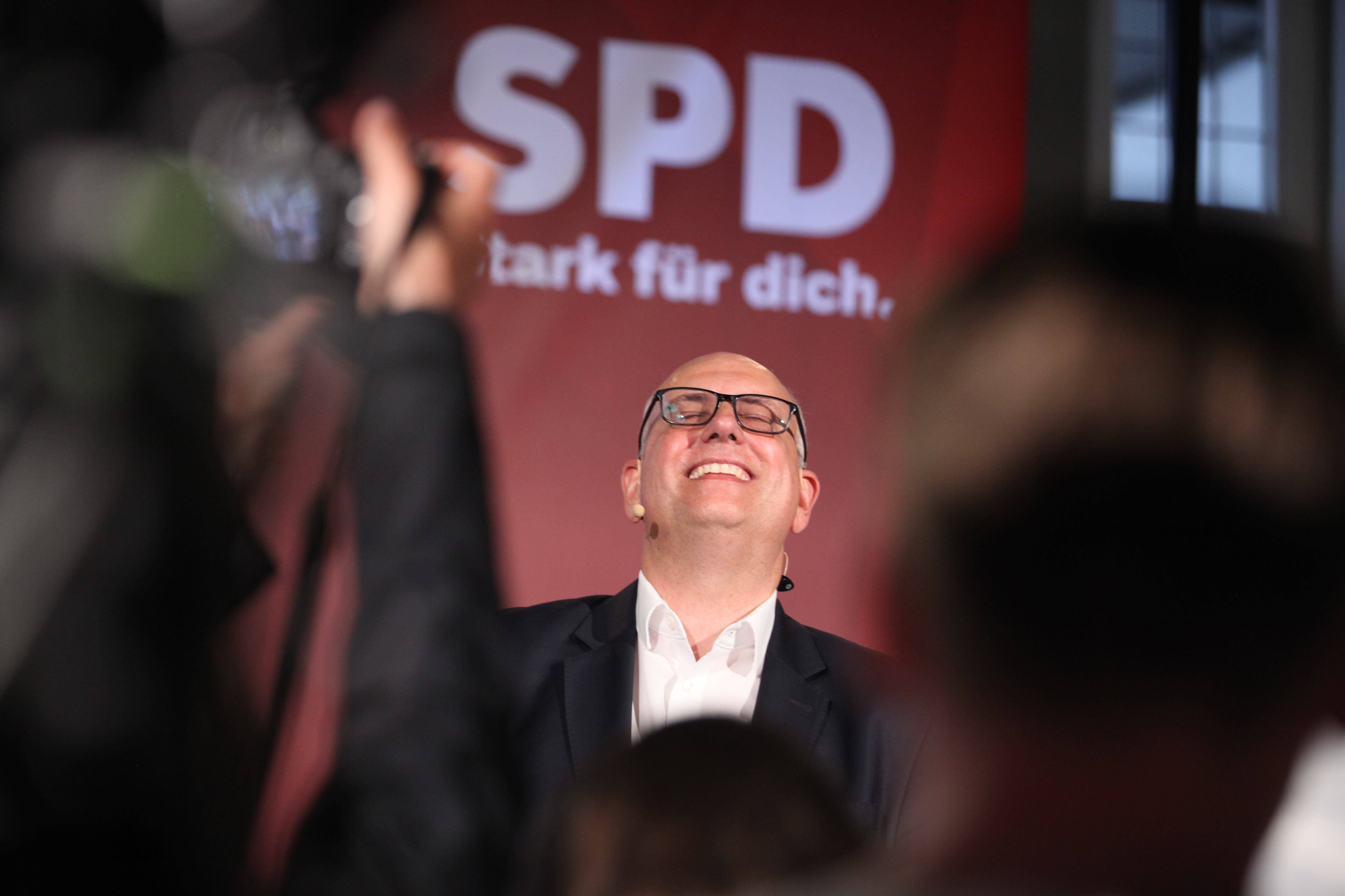 Ein strahlender Sieger: Bürgermeister Andreas Bovenschulte und die SPD liegen bei der Wahl in Bremen klar vorne.