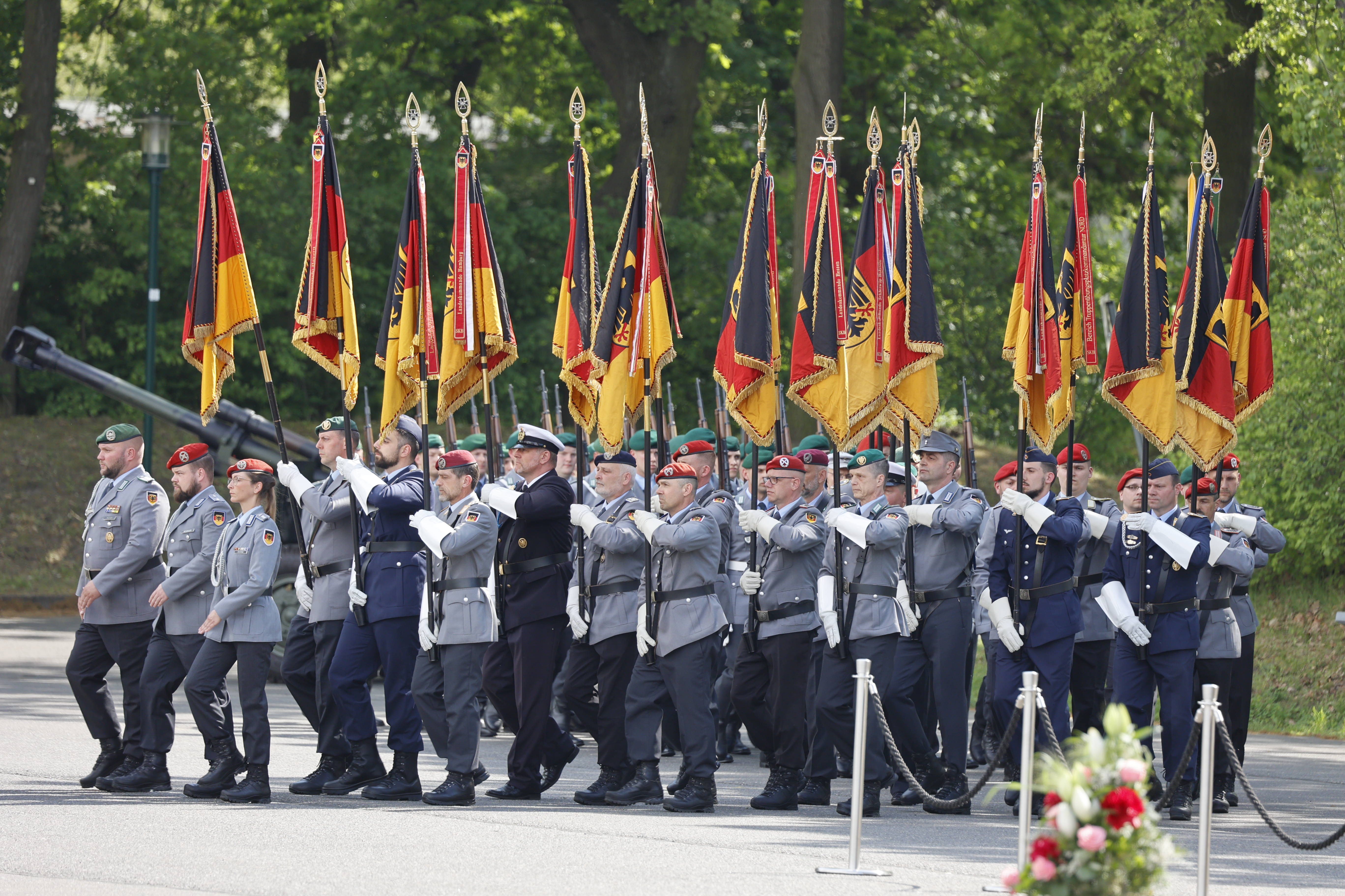 Mehr Wehrhaftigkeit: Die Bundeswehr spielt in der Nationalen Sicherheitsstrategie der Bundesregierung eine Schlüsselrolle, hier beim feierlichen Übergabeappell des Territorialen Führungskommandos.