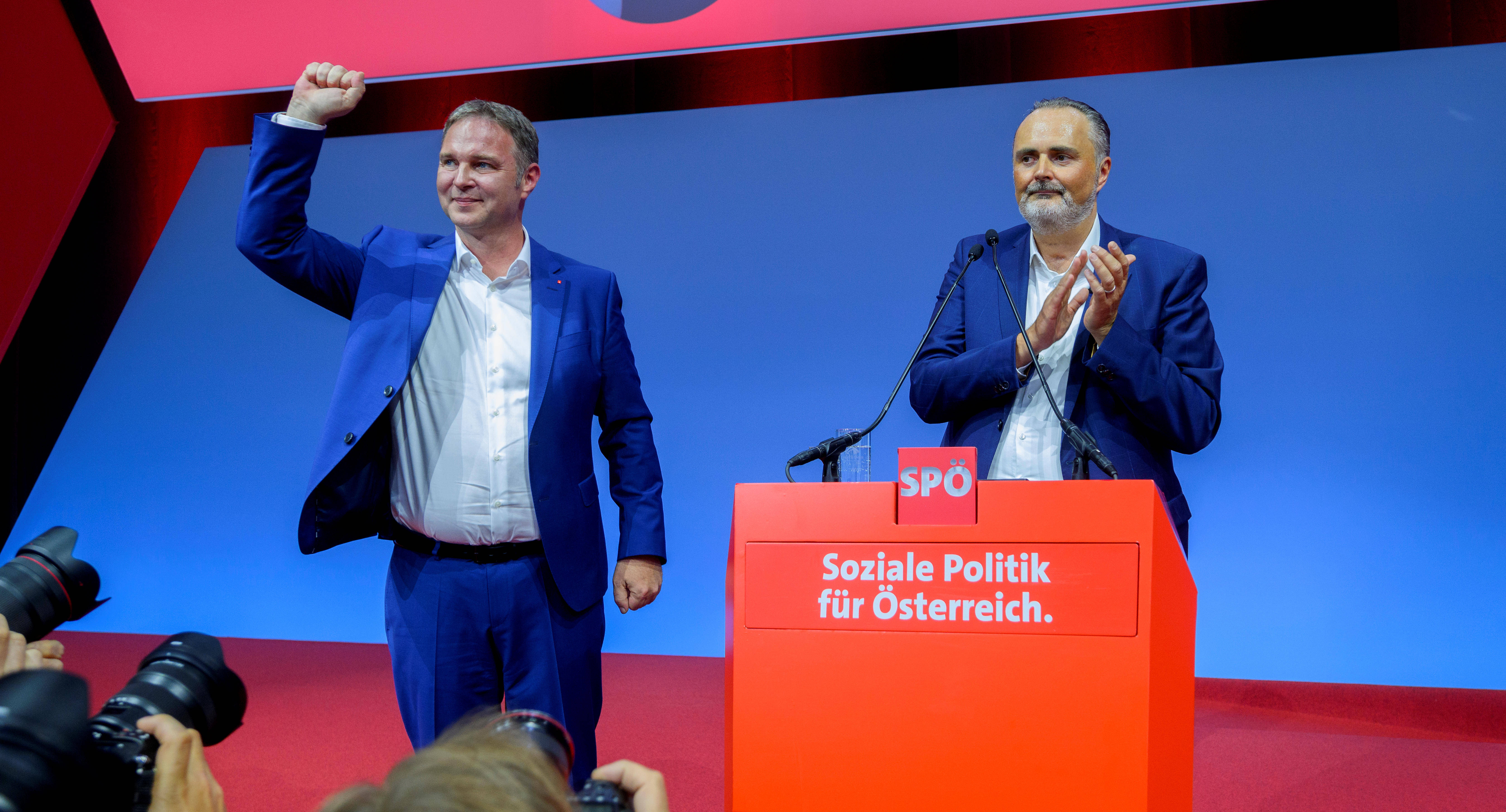 Vertauschte Rollen: Auf dem SPÖ-Parteitag schien Andreas Babler (l.) noch zweiter hinter Hans Peter Doskozil geworden zu sein.