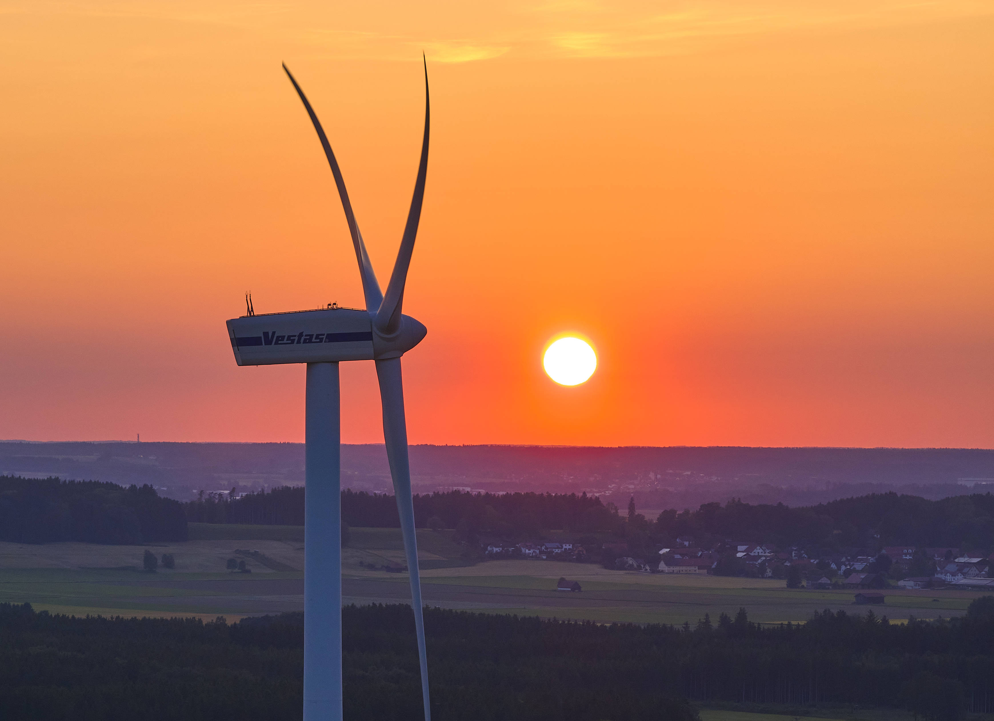 Seltener Anblick in Bayern: ein Windrad im Allgäu