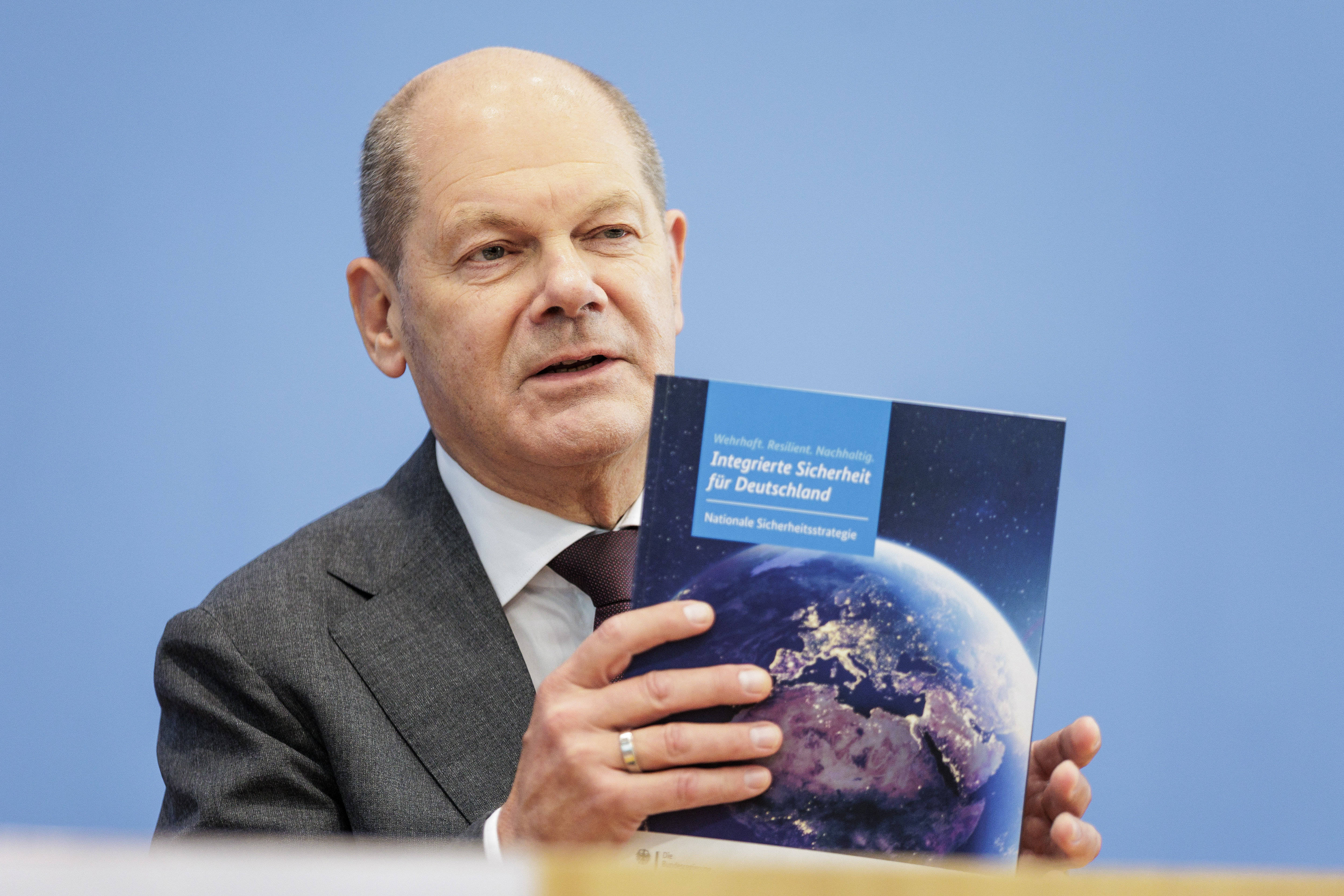 Premiere: Erstmals hat Deutschland eine Nationale Sicherheitsstrategie. Bundeskanzler Olaf Scholz präsentiert sie am 14.06.2023 der Bundespressekonferenz in Berlin.