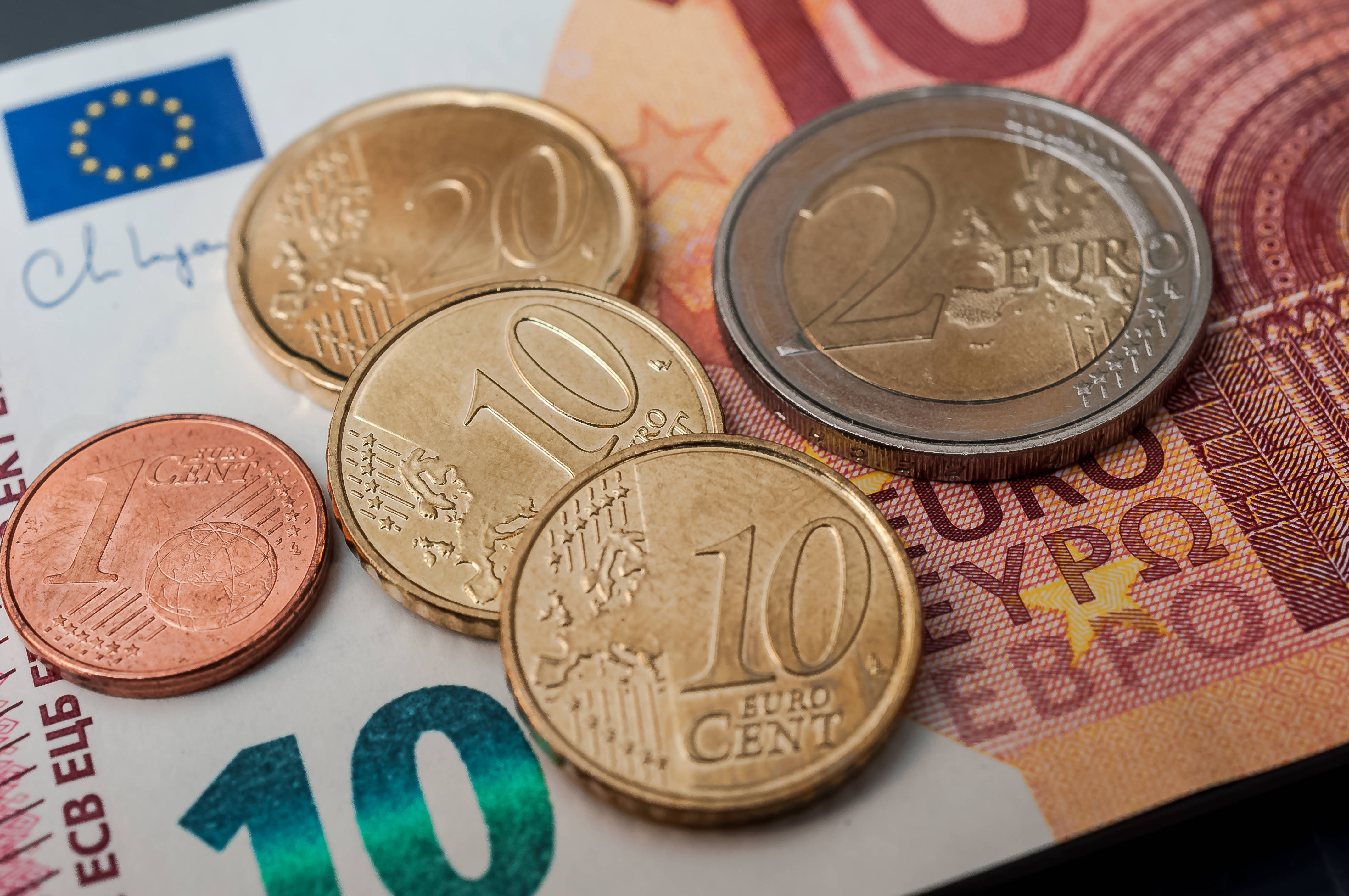 Im kommenden Jahr soll der Mindestlohn auf 12,41 Euro steigen. Für die SPD ist das zu wenig