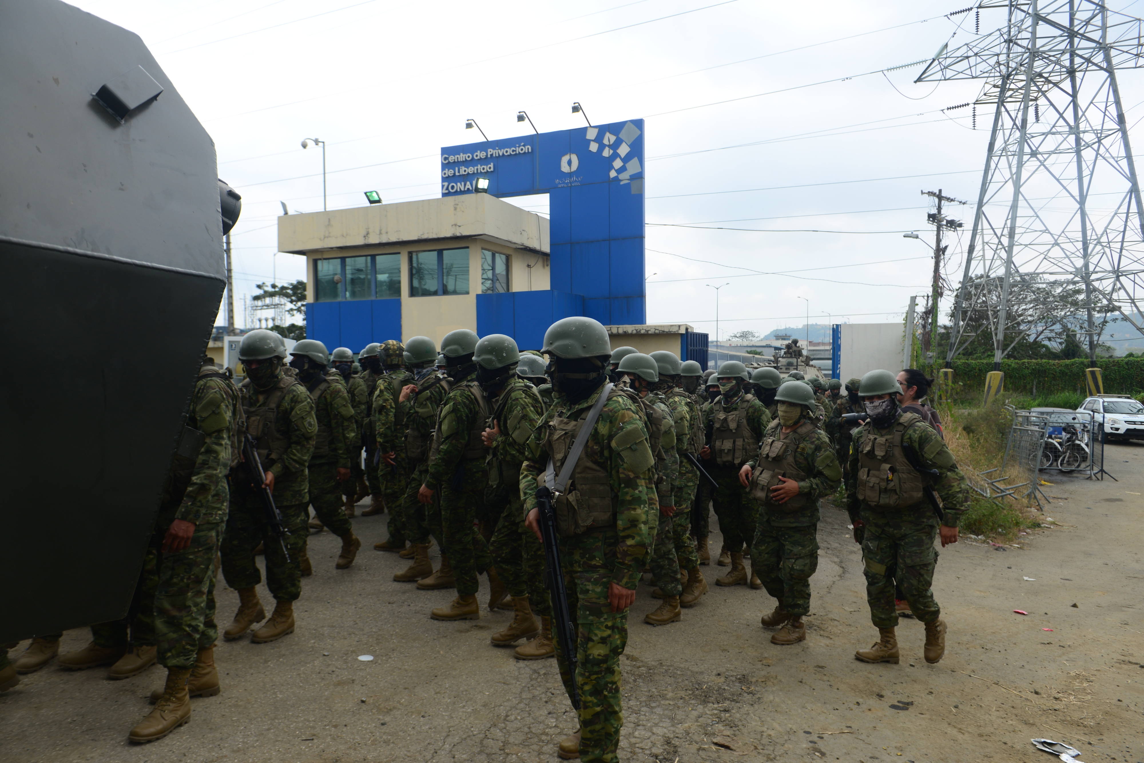 Gewalt und Repression in Ecuador: Nach dem Mord an Präsidentschaftskandidat Fernando Villavicencio marschieren am 12. August 2023 schwer bewaffnete Polizeikräfte auf.