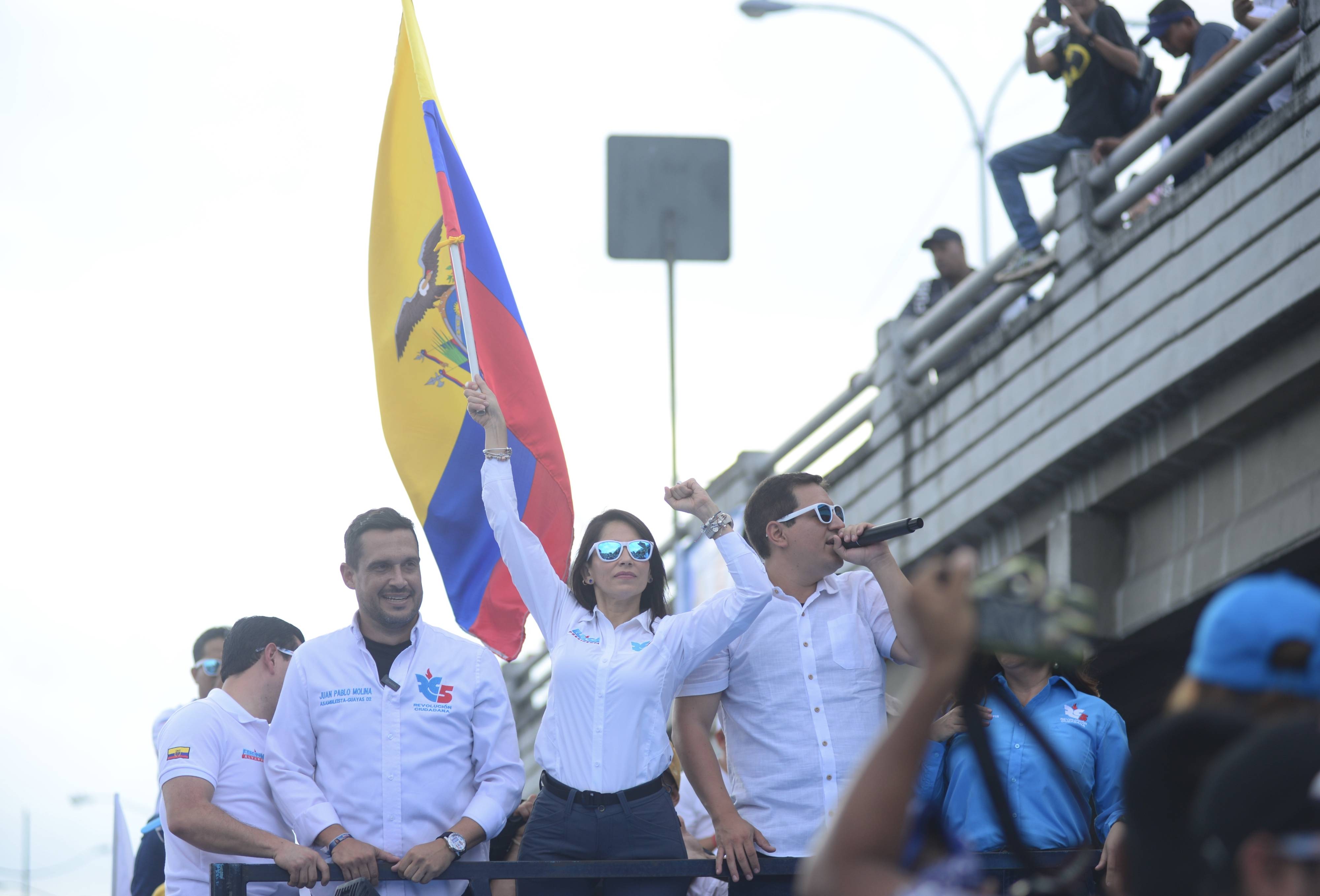 In der ersten Runde der Präsidentschaftswahl in Ecuador lag mit Luisa González zum ersten Mal eine Frau vorne.