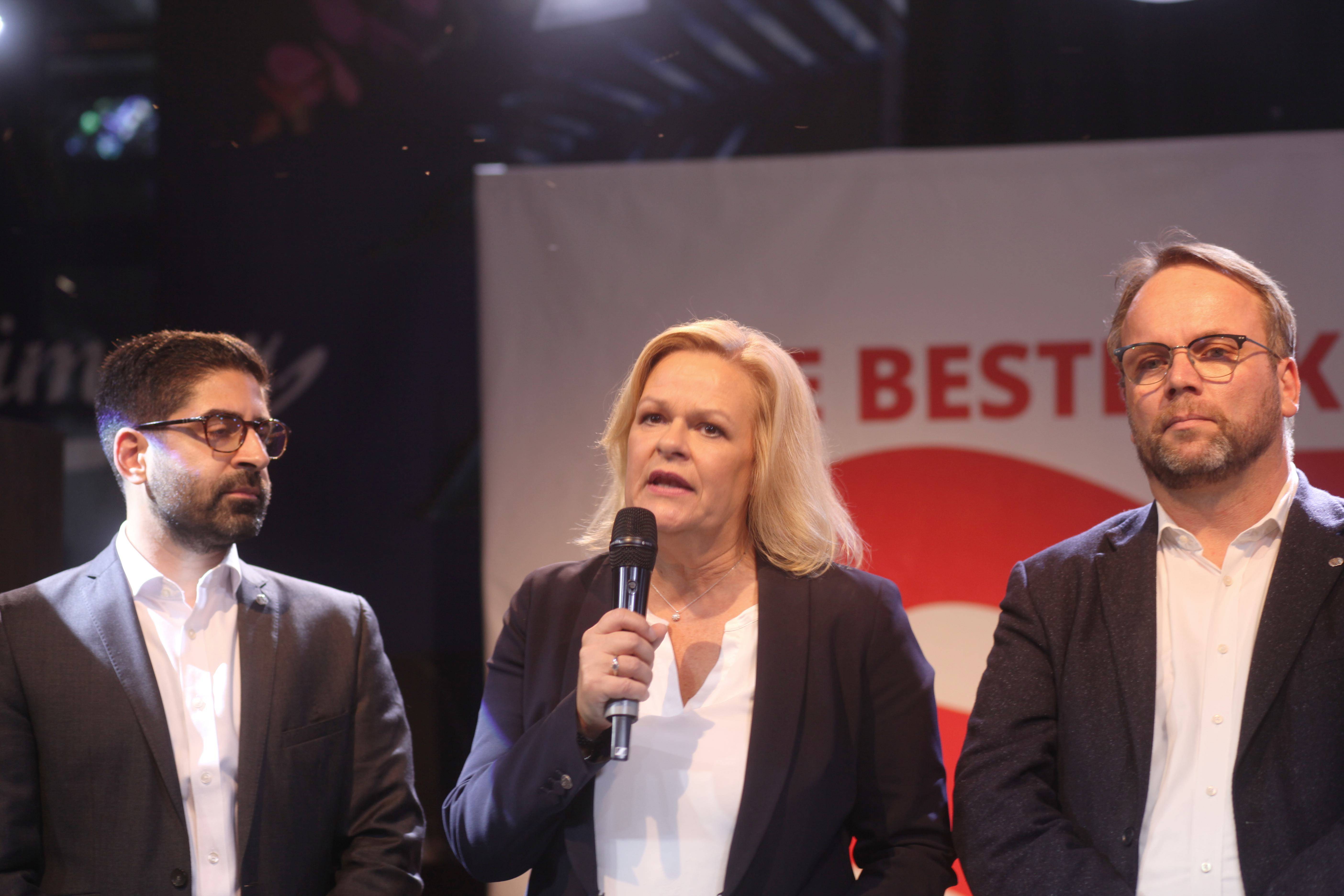 Die SPD-Landesvorsitzende und ihre Stellvertreter nach der verlorenen Landtagswahl (v.l.): Kaweh Mansoori, Nancy Faeser, Timon Gremmels.