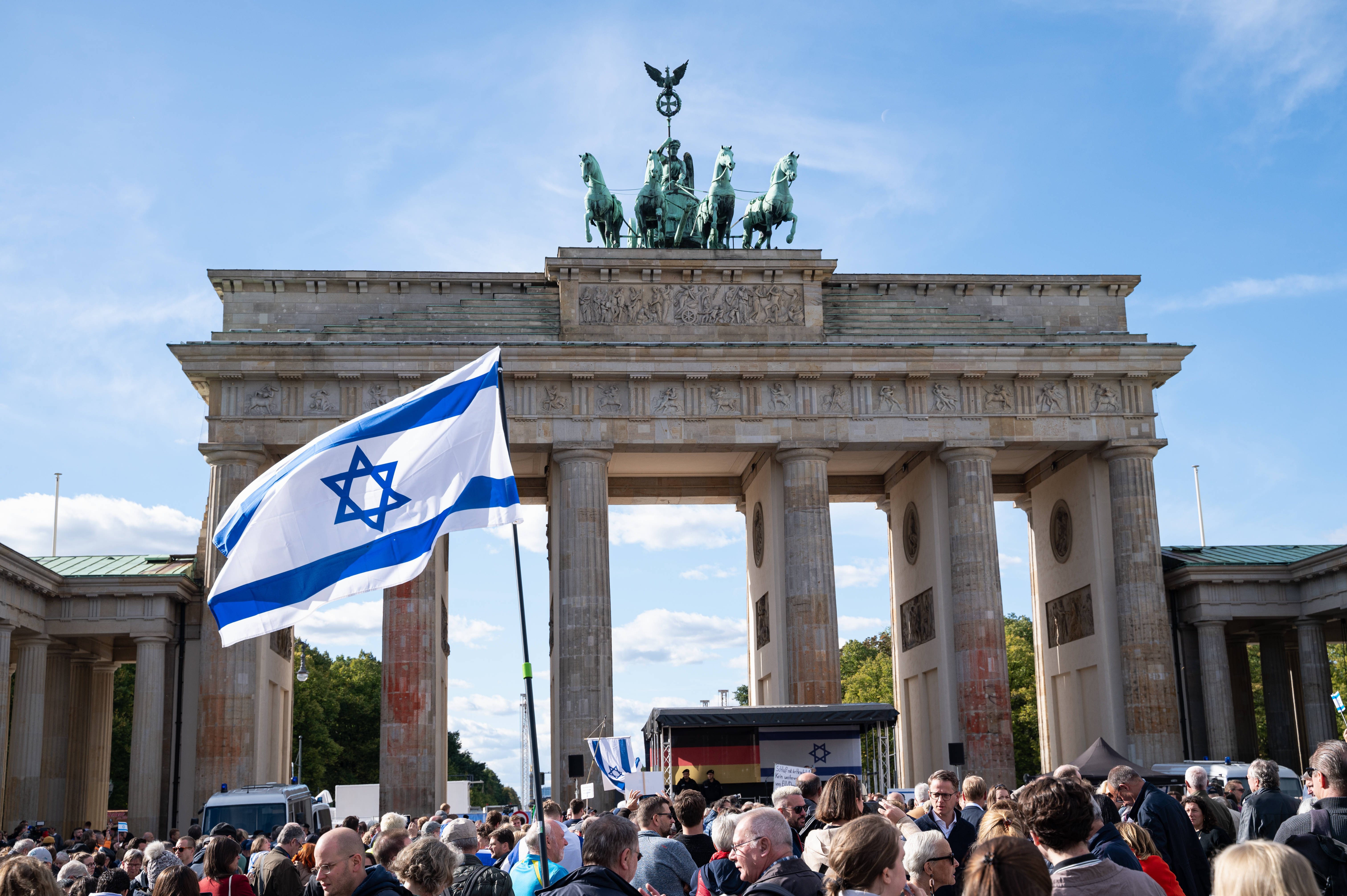 Pro-israelische Solidaritätskundgebung vor dem Brandenburger Tor im Berlin am 8. Oktober