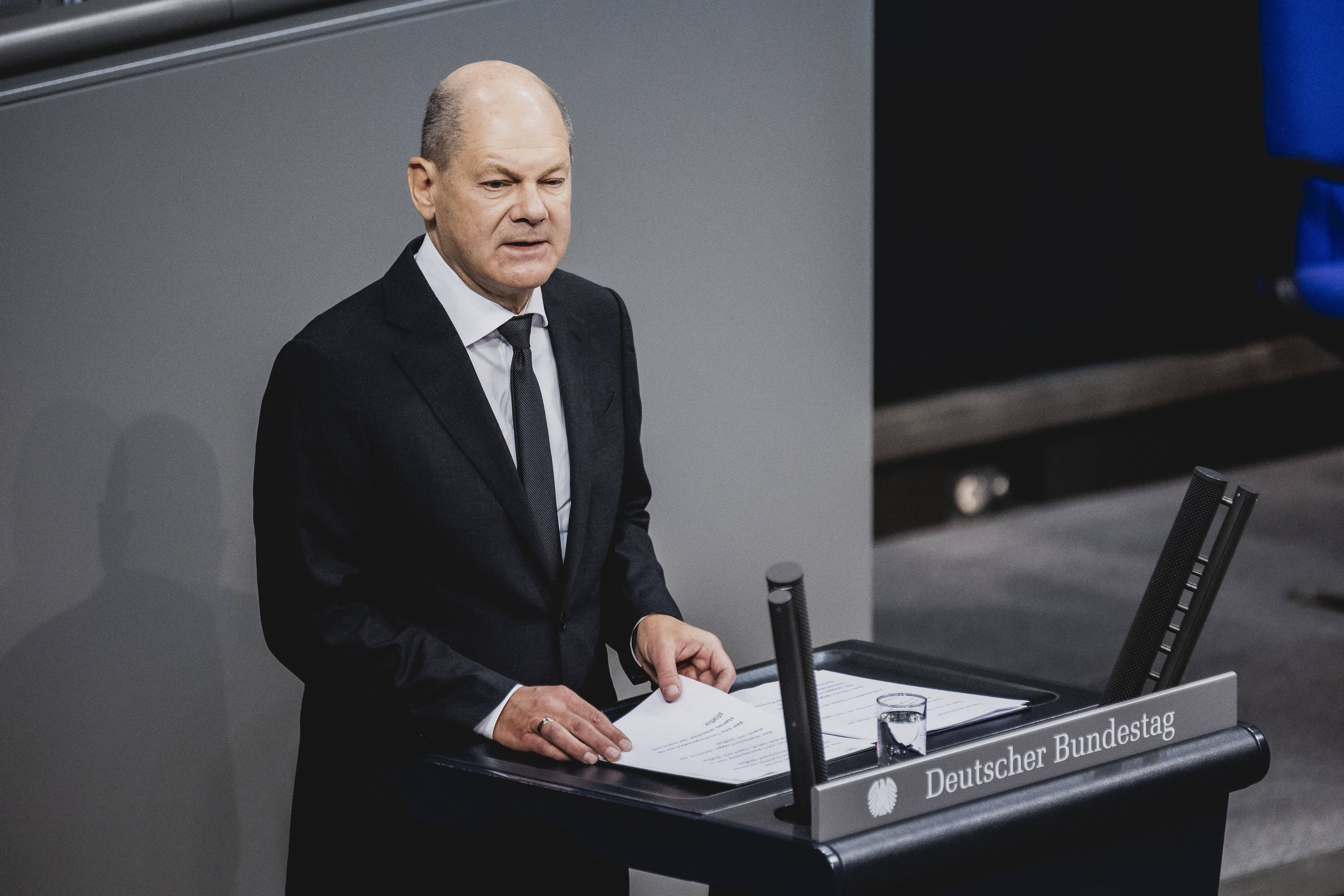 Bundeskanzler Olaf Scholz bei seiner Regierungserklärung: „In diesem Moment gibt es für Deutschland nur einen Platz: Den Platz fest an der Seite Israels.“