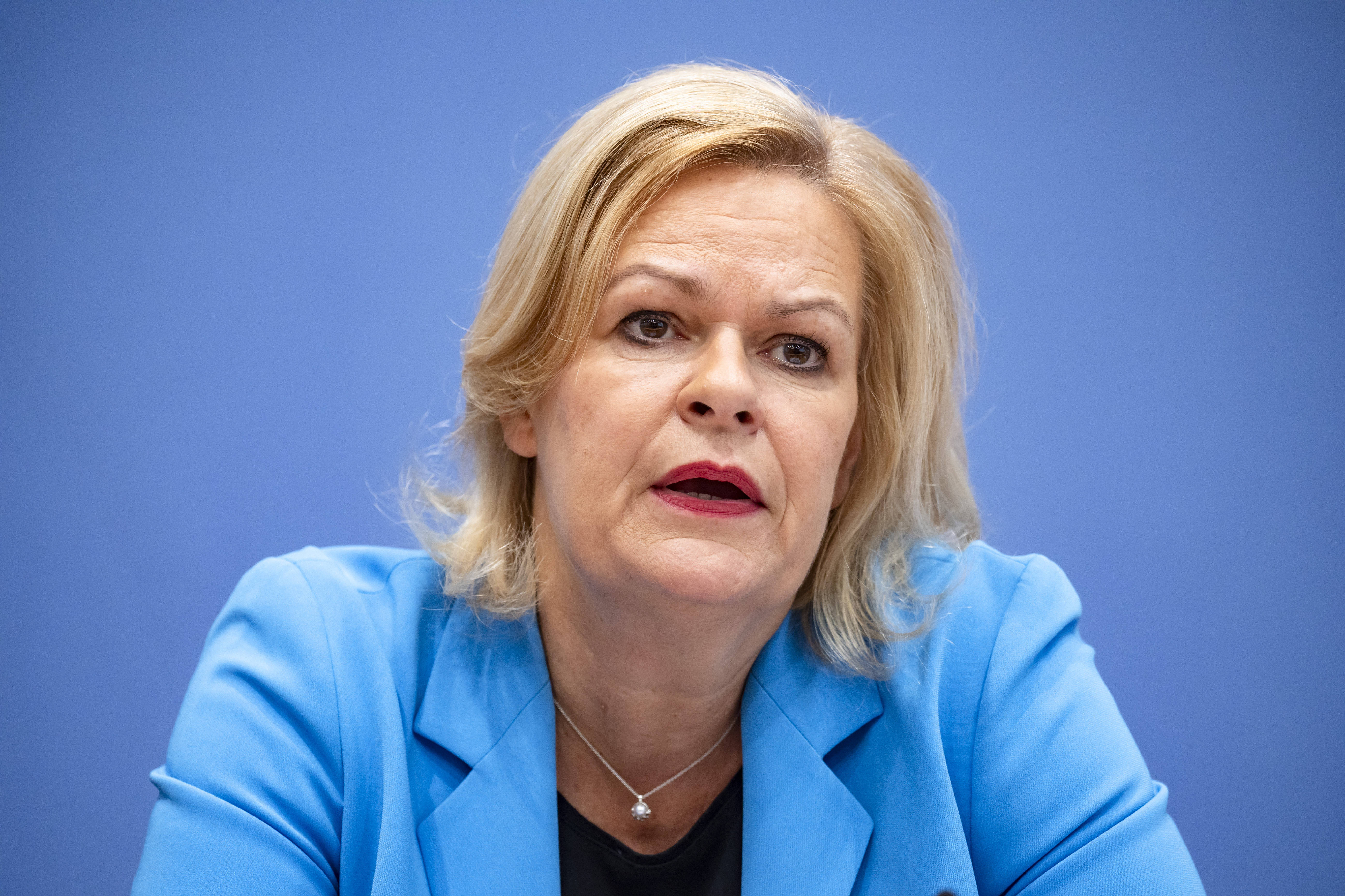 Bundesinnenministerin Nancy Faeser begründet die angekündigten Verbote gegen Hamas und Samidoun in der Bundespressekonferenz.