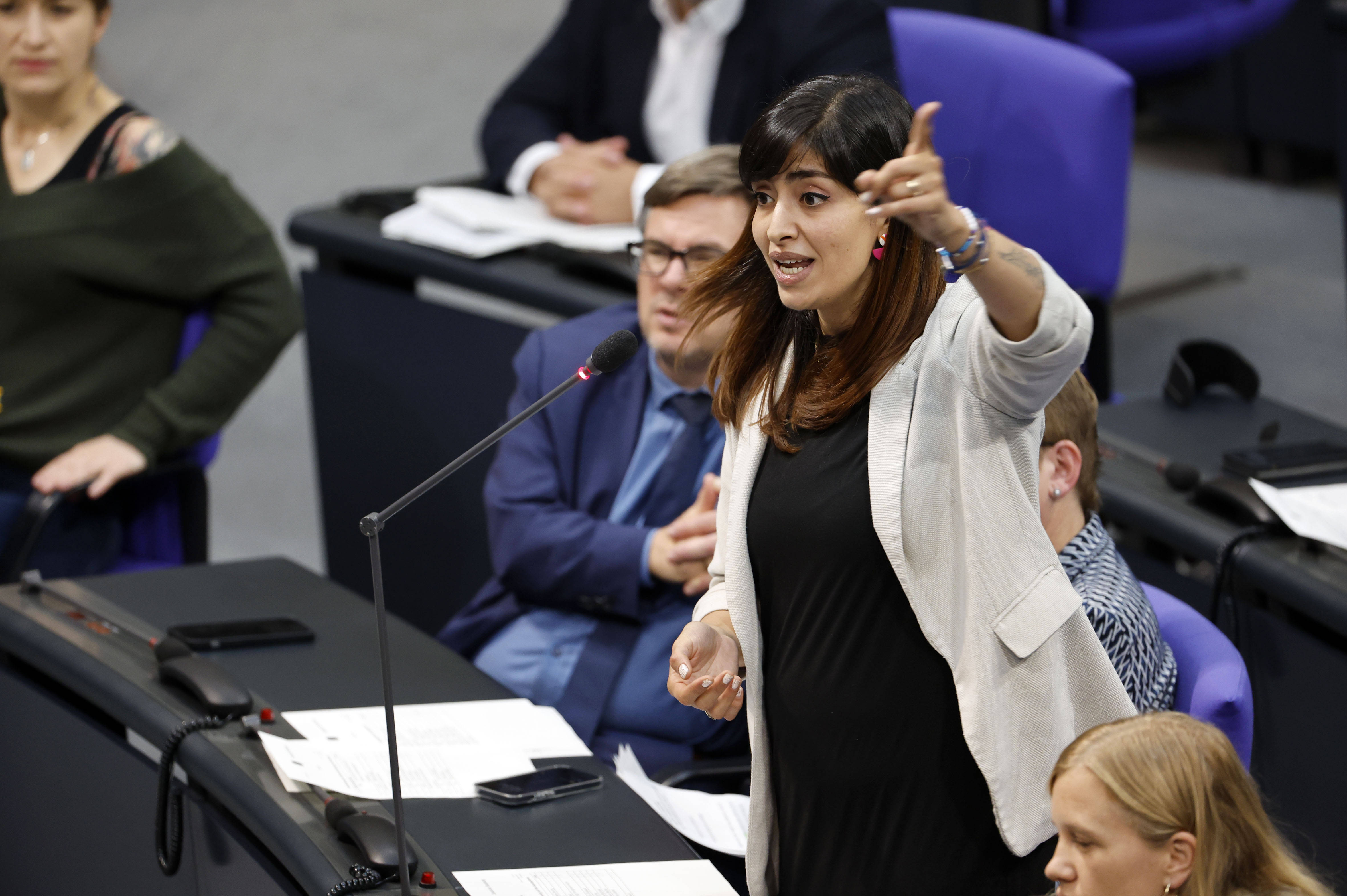 Ausgekontert: Rasha Nasr bei ihrer Antwort auf die Unterstellungen des AfD-Abgeordneten Roger Beckamp