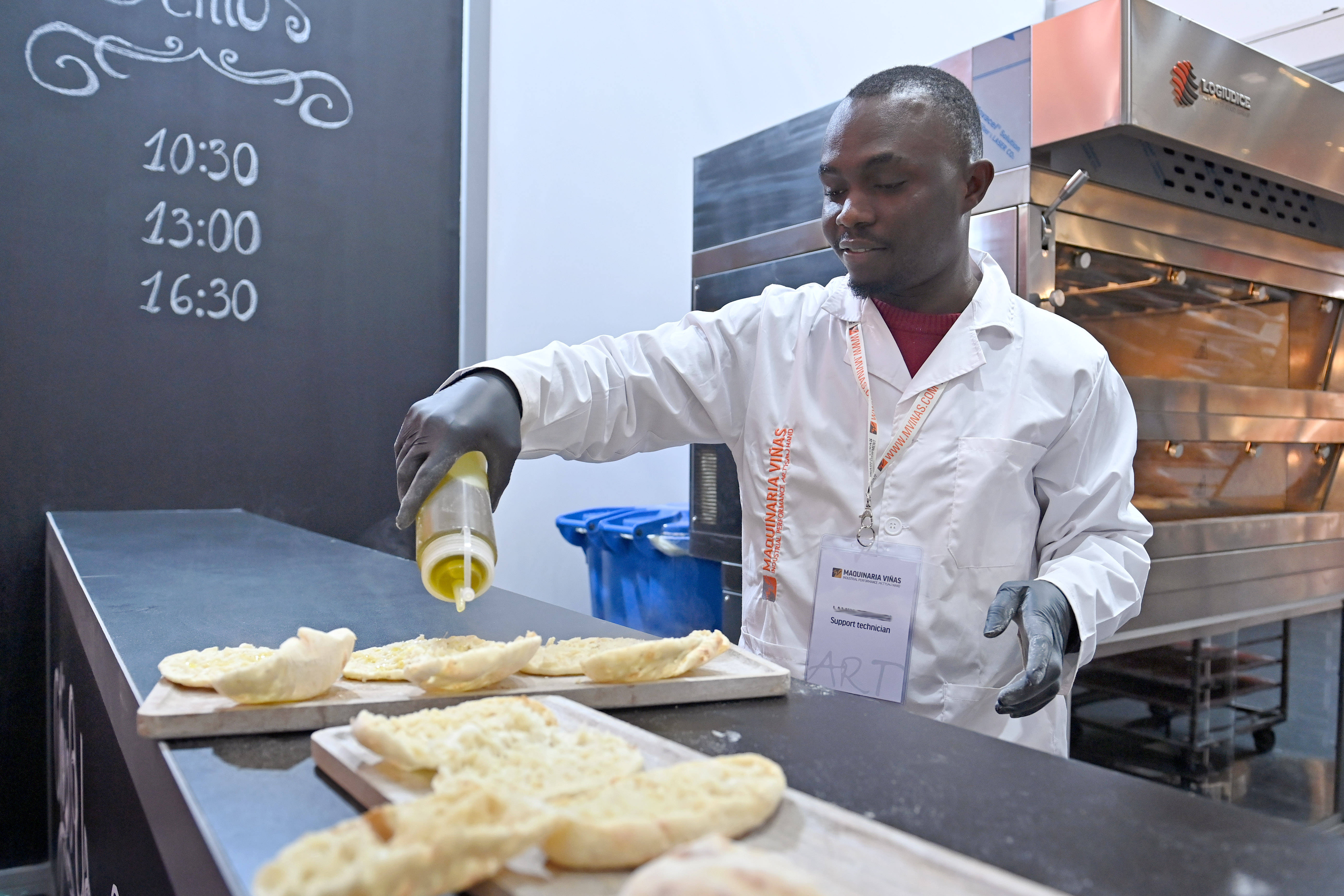 Bäcker auf der Münchner Messe: Geflüchtete sollen künftig schneller eine Arbeit aufnehmen können.