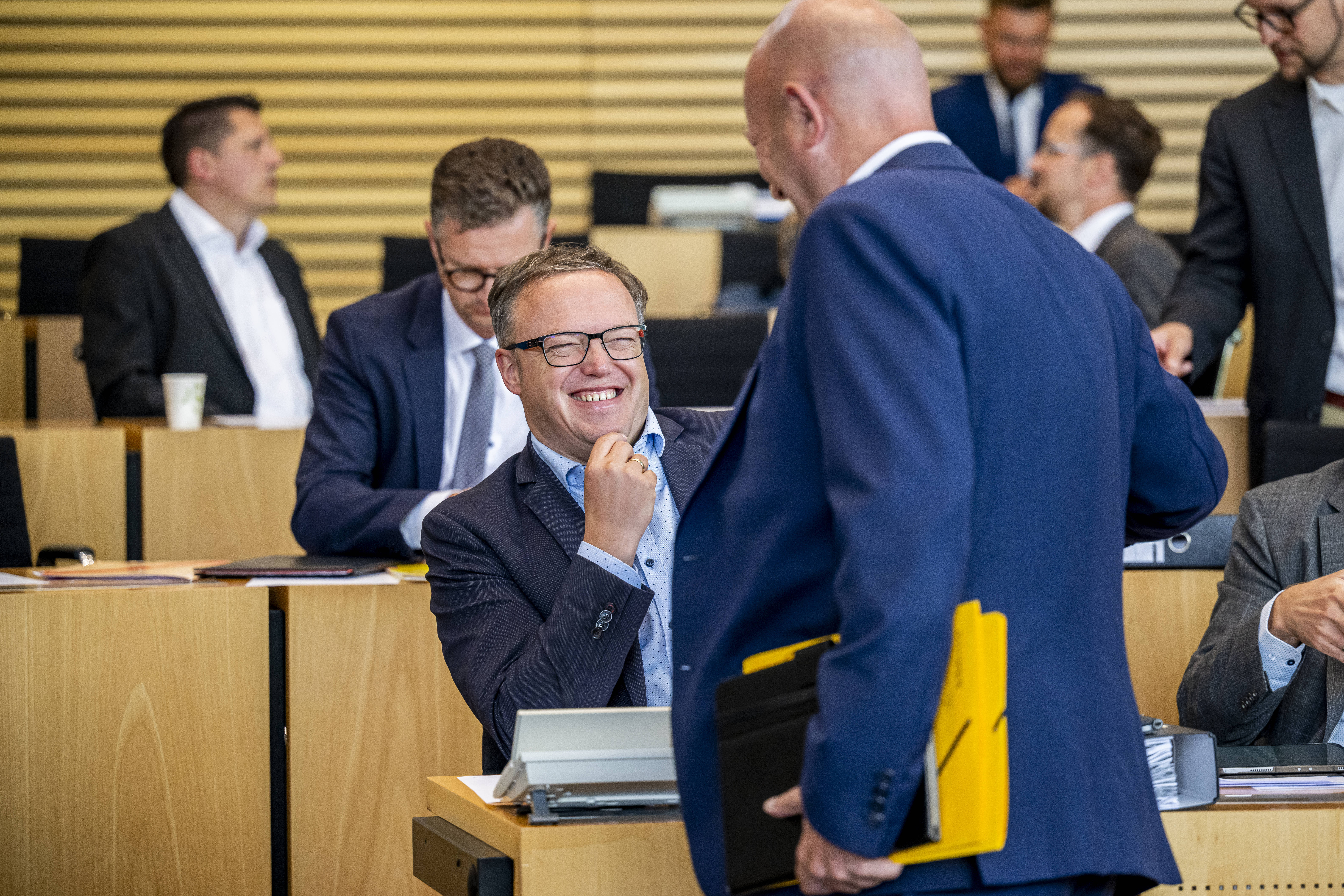 Der Thüringer CDU-Vorsitzende Mario Voigt (hier im Gespräch mit seinem FDP-Kollegen Thomas Kemmerich) scheint bei der morgigen Abstimmung im Landtag eine Zustimmung der AfD in Kauf zu nehmen.