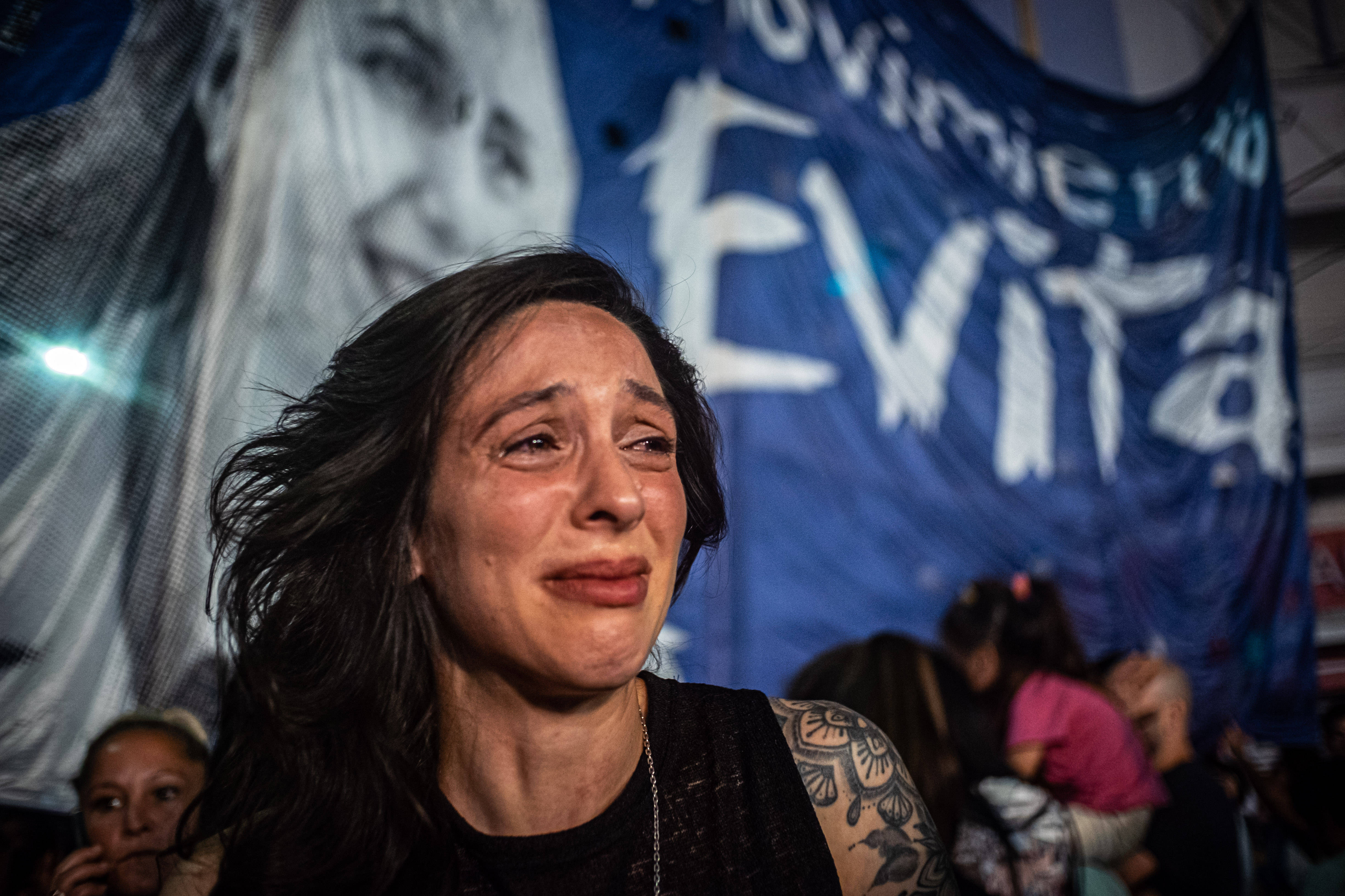 Cry for me Argentina: Eine Frau weint in der Hauptstadt Buenos Aires, nachdem das Ergebnis der Präsidentschaftswahl bekanntgegeben wird.