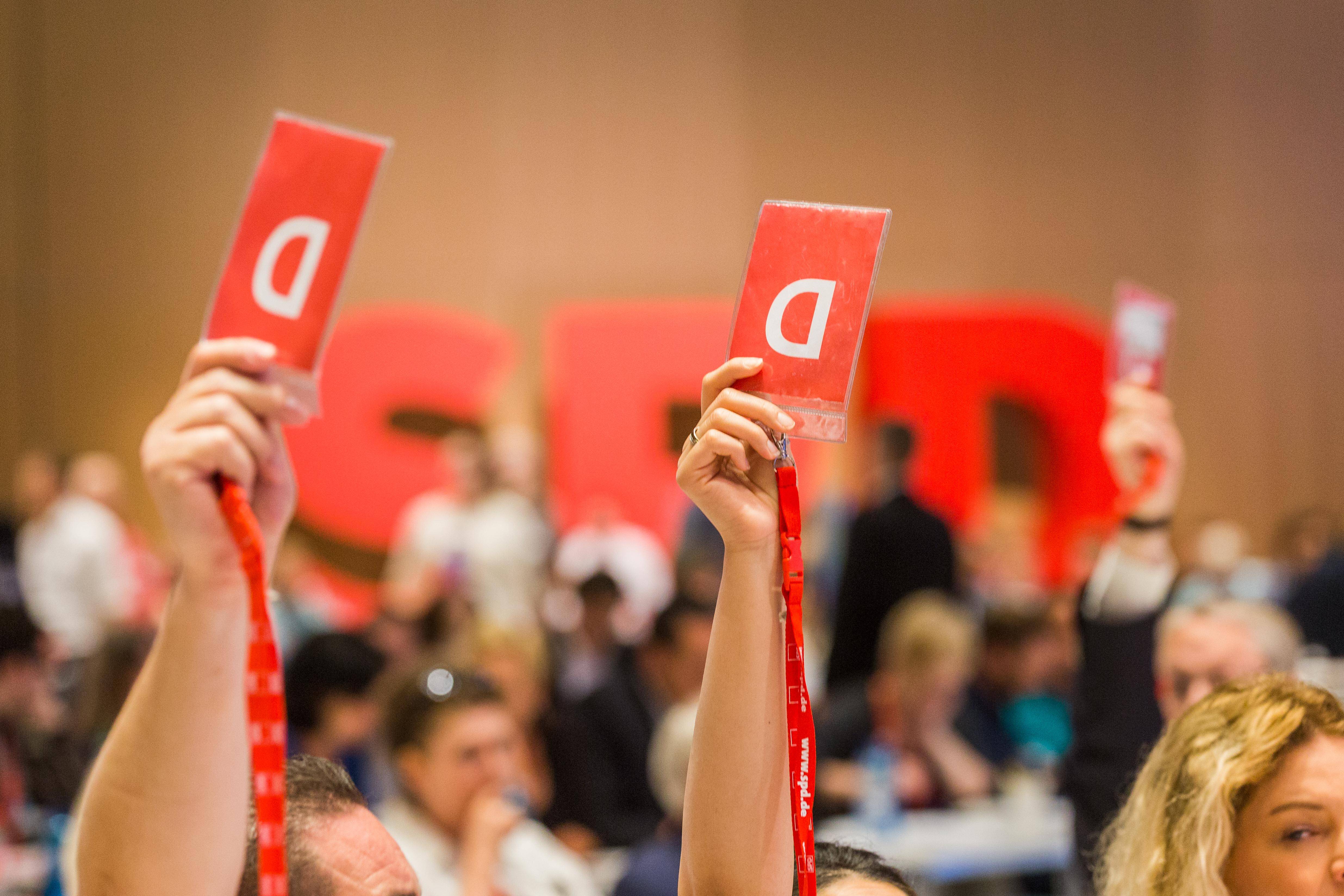 Weniger Parteitagsdelegierte, dafür mehr direkte Online-Mitbestimmung – das schlägt die Organisationspolitische Kommission der SPD in ihrem Zwischenbericht vor.