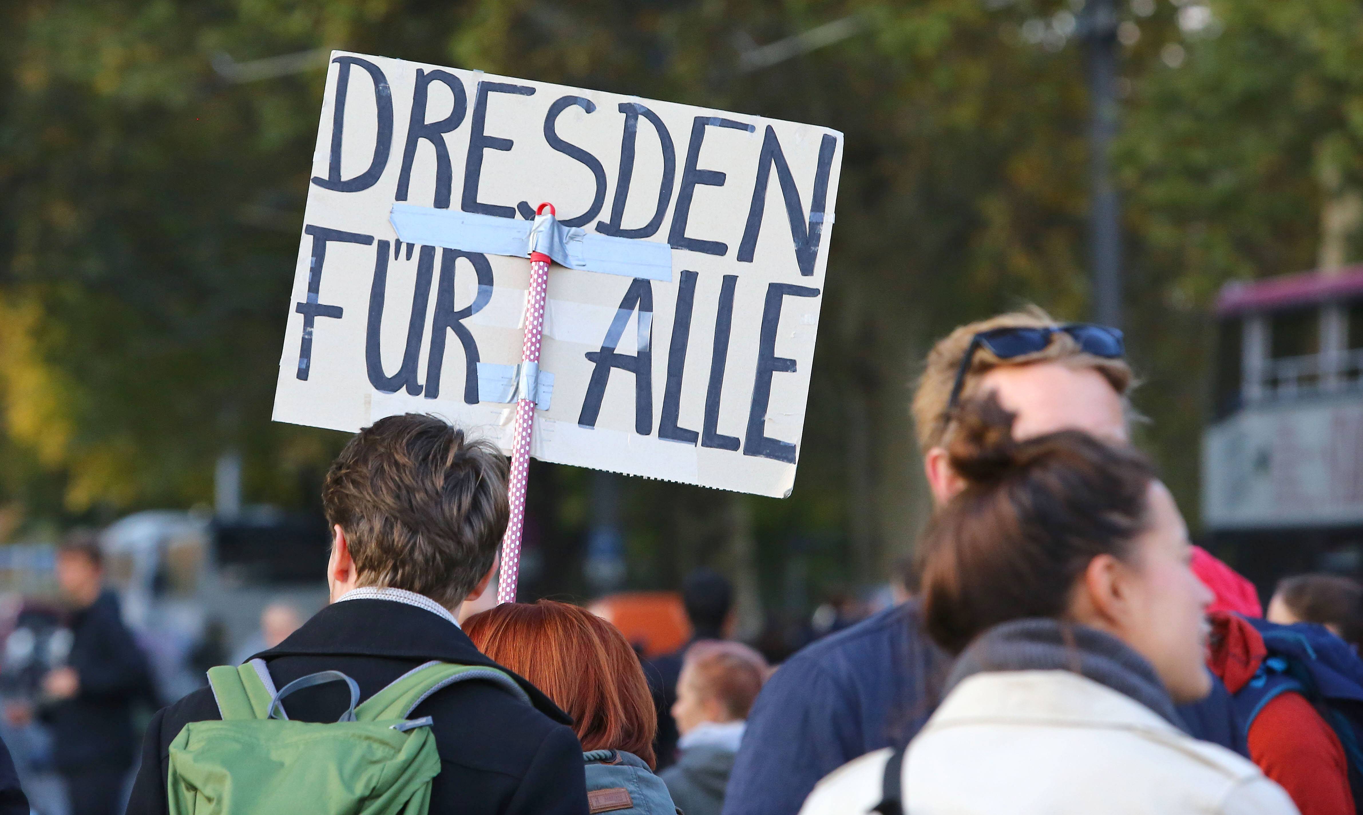 In Dresden gibt es durchaus sehr viel zivilgesellschaftliches Engagement, das regelmäßig gegen Pegida mobilisiert und demonstriert, sagt Dana Frohwieser. Die Stadt will die Initiativen künftig besser unterstützen.
