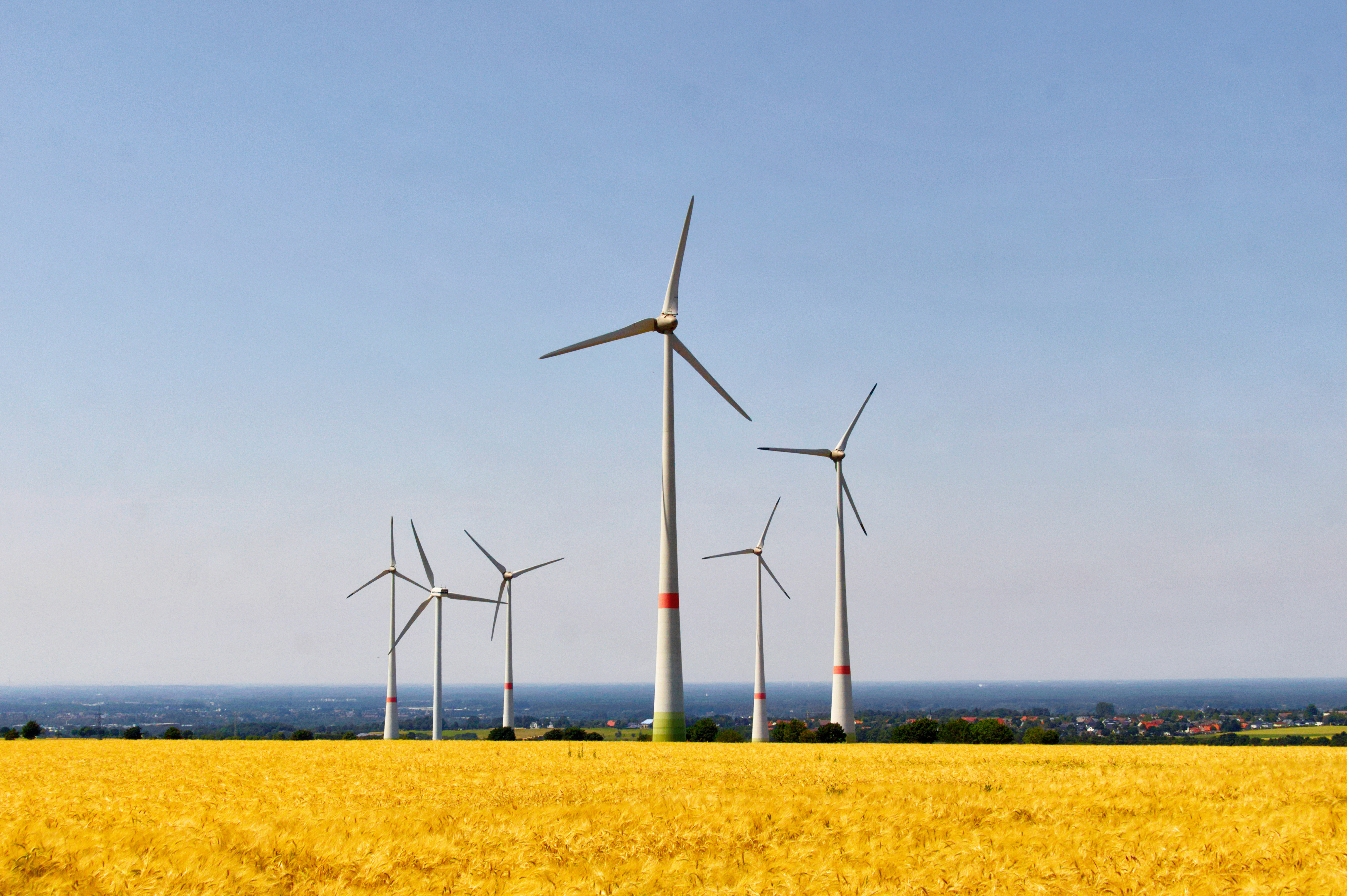 Die Zukunft ist erneuerbar: Mit einem Maßnahmen-Mix will die Bundesregierung dafür sorgen, dass Deutschland seine Klimaschutzziele einhält.