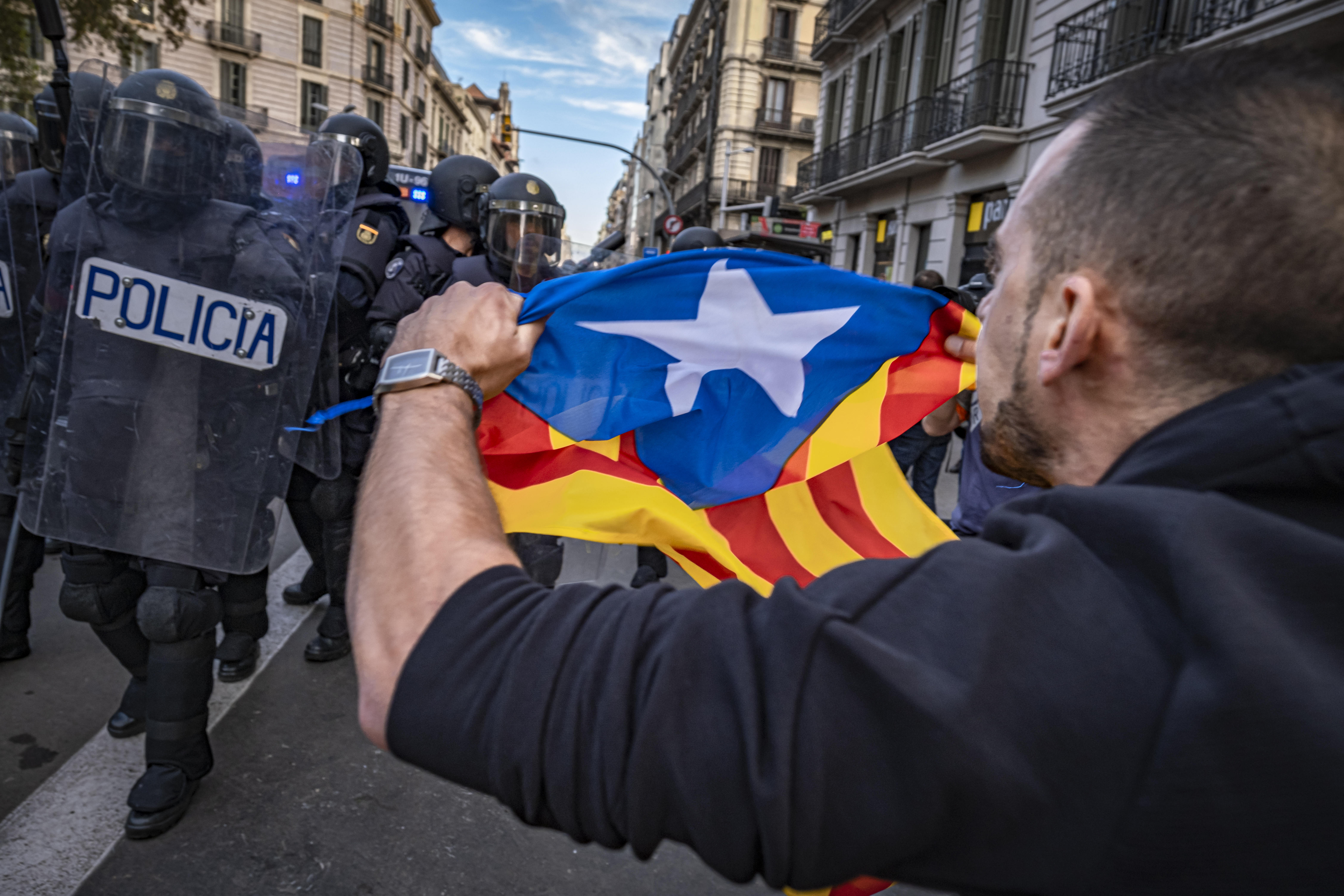 Unabhängigkeitsdemonstrant in Barcelona: Die Katalonien-Frage setzt Ministerpräsident Pedro Sánchez unter Druck.