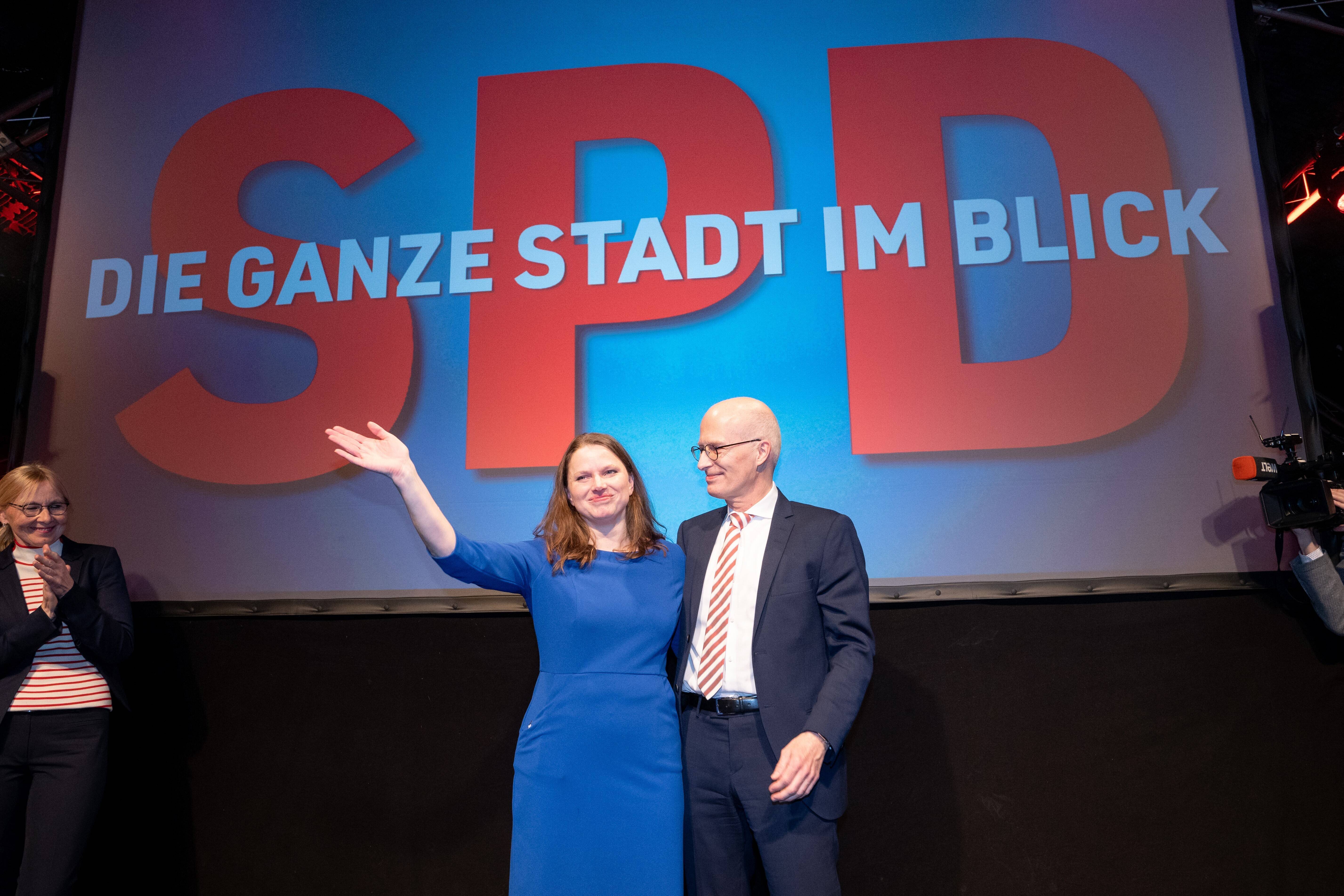 In widrigen Zeiten erfolgreich Wahlkampf gemacht: Spitzenkandidat und Erster Bürgermeister Peter Tschentscher mit der Hamburger SPD-Chefin Melanie Leonhard