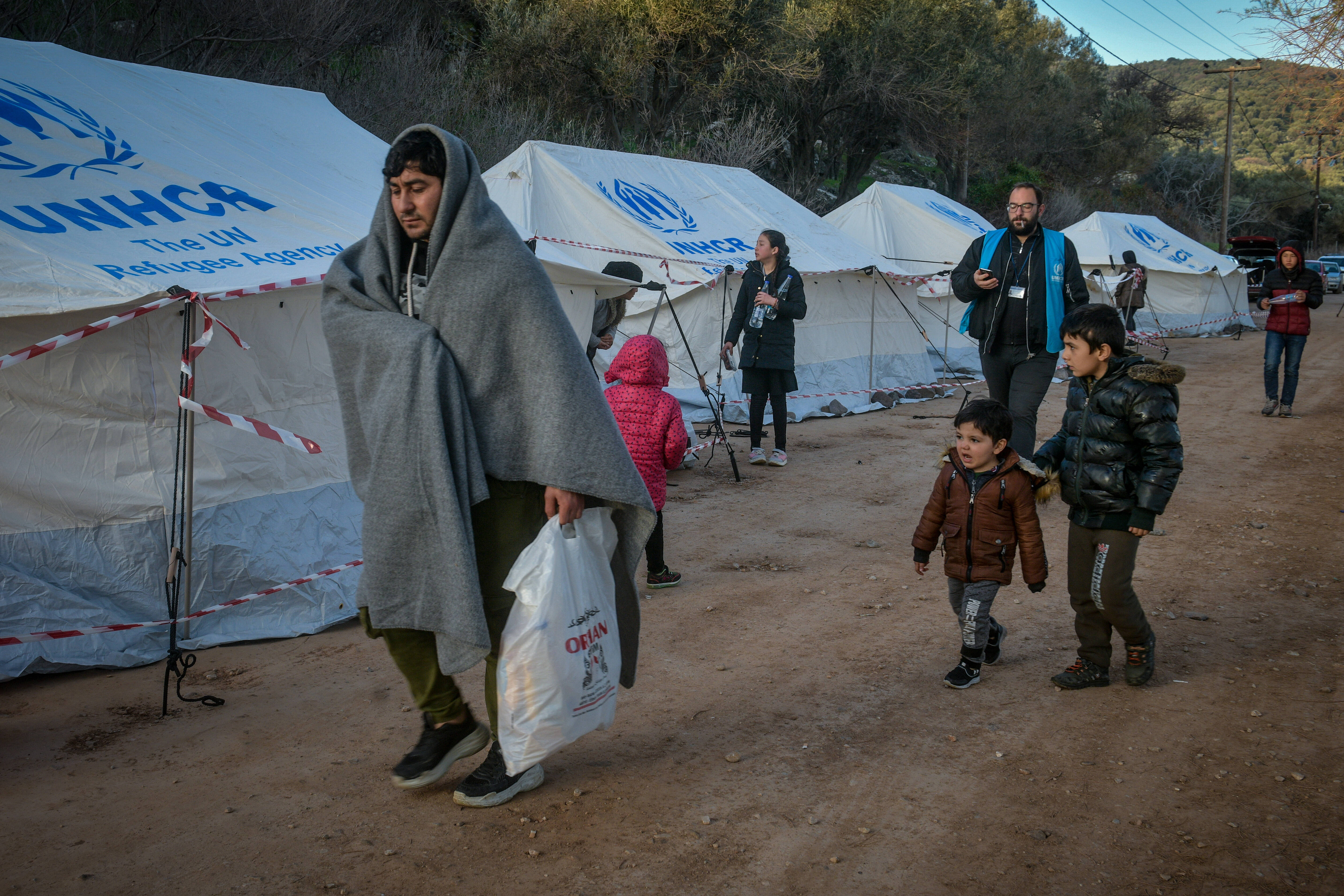 Auf der griechischen Insel Lesbos kommen immer wieder Boote mit Geflüchteten an, viele von ihnen sind unbegleitete Minderjährige.