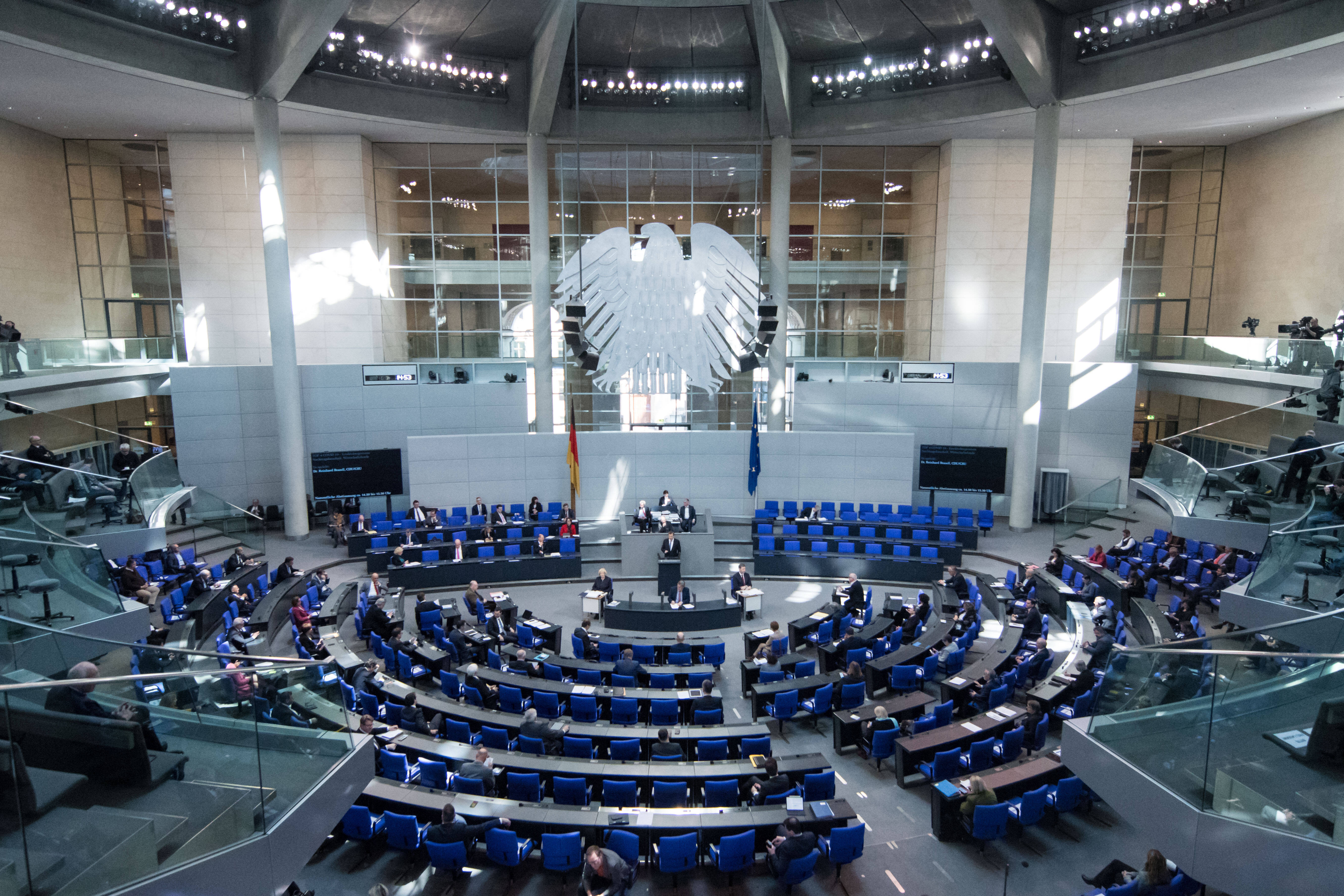 Bundestagssitzung zum Corona-Hilfspaket: Das Parlament muss wieder mitreden dürfen, fordert der Politikwissenschaftler Wolfgang Merkel.