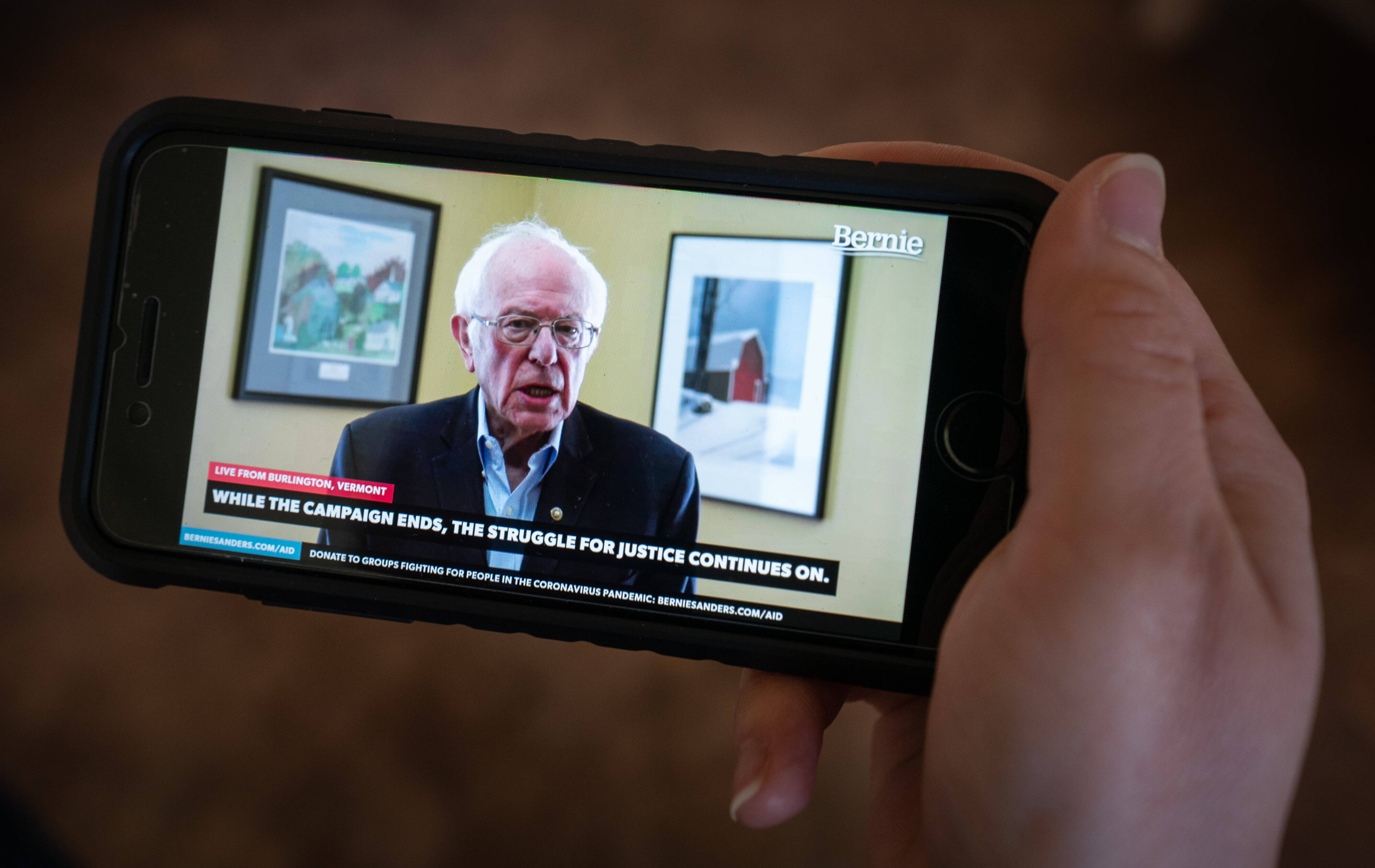 Bernie Sanders hat sich aus dem Präsidentschaftsrennen zurückgezogen. Die Chancen der US Demokraten auf einen Wahlsieg gegen Donald Trump sind damit deutlich gestiegen.