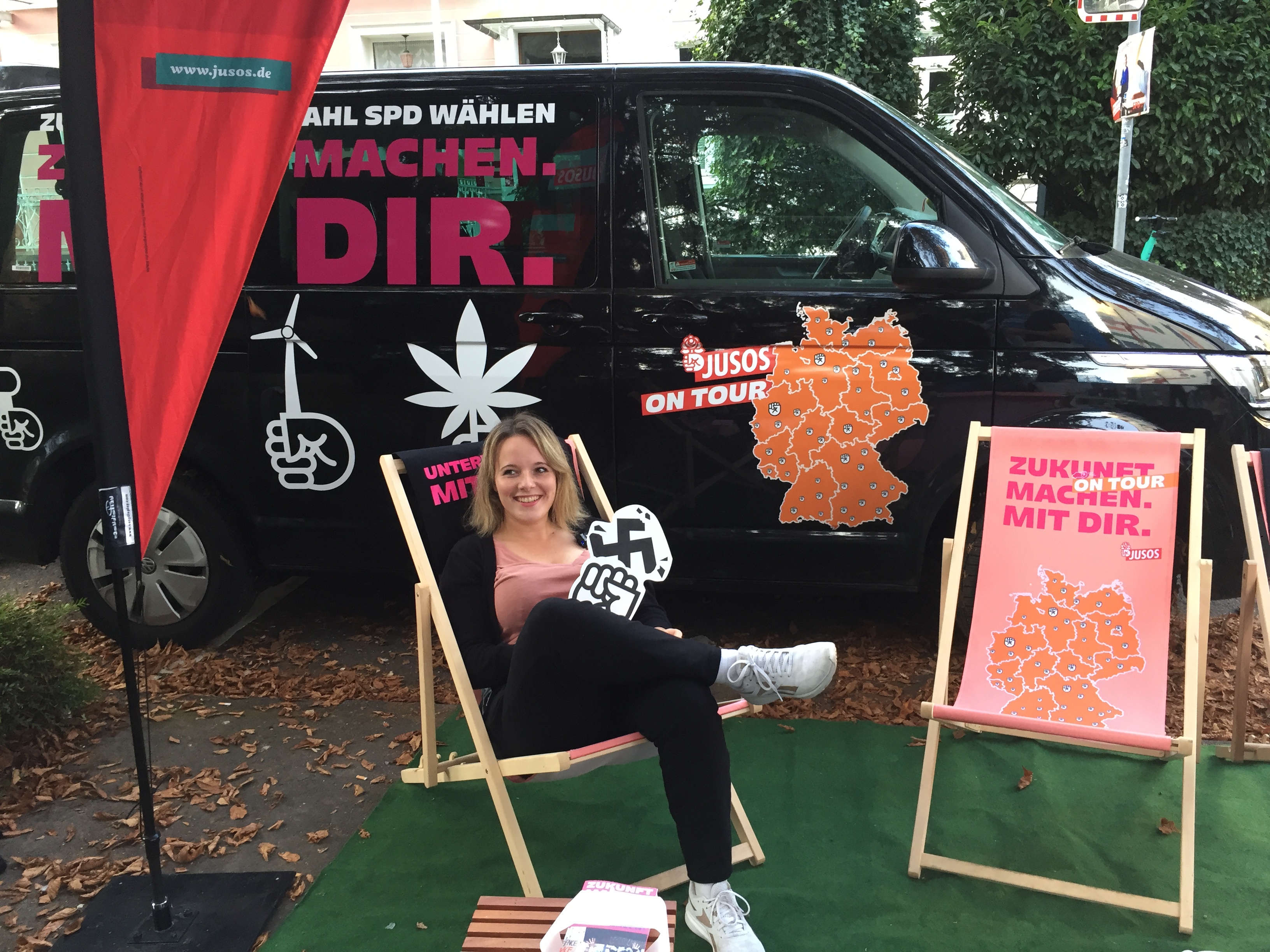 Nur eine kurze Atempause vor dem Juso-Bus: Im Wahlkampf bleibt für Jessica Rosenthal kaum Zeit für den Liegestuhl.